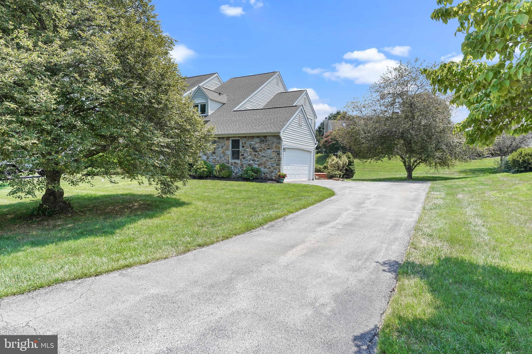 TWIN HILLS - Residential