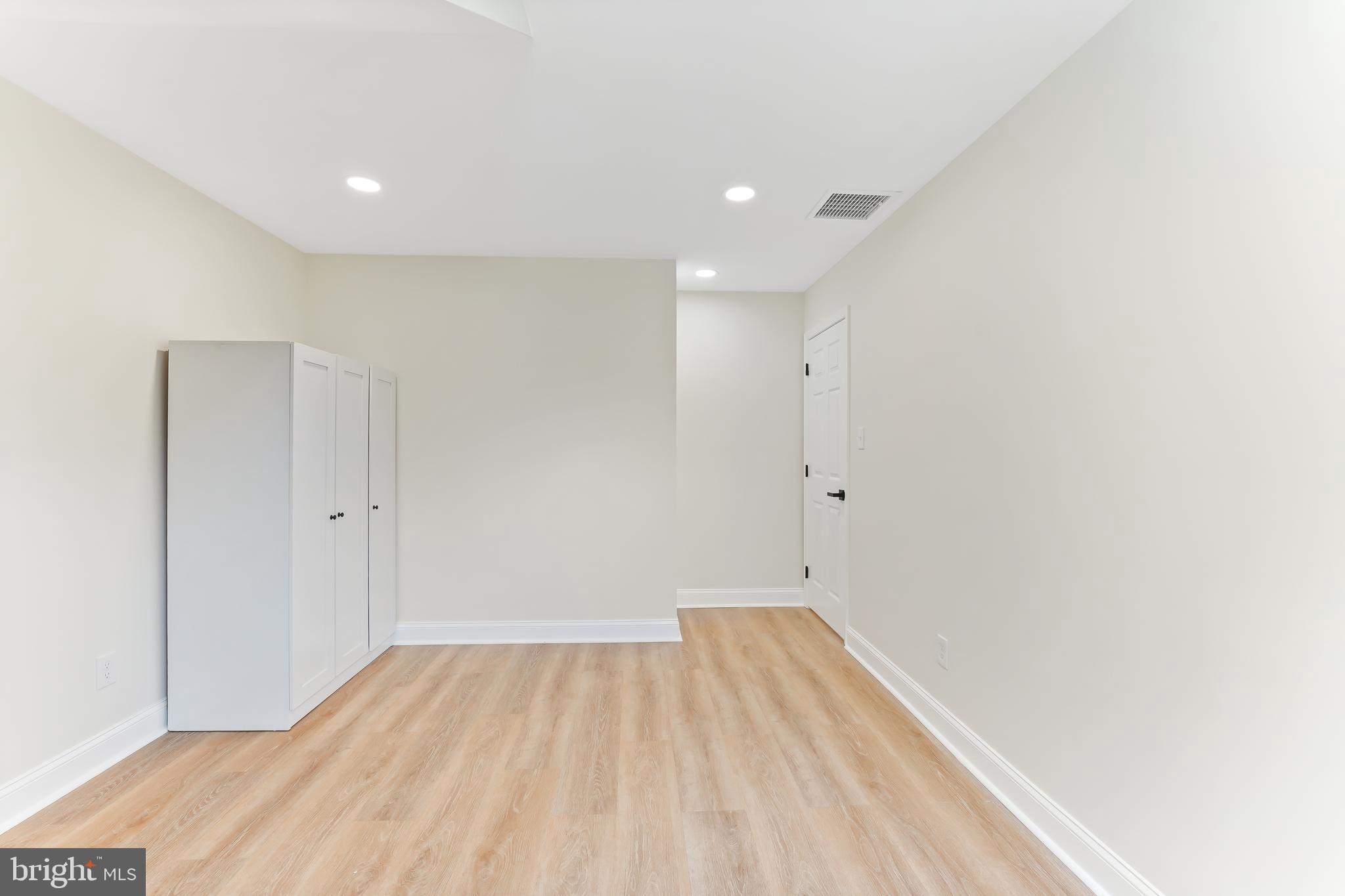 TWIN HILLS - Residential