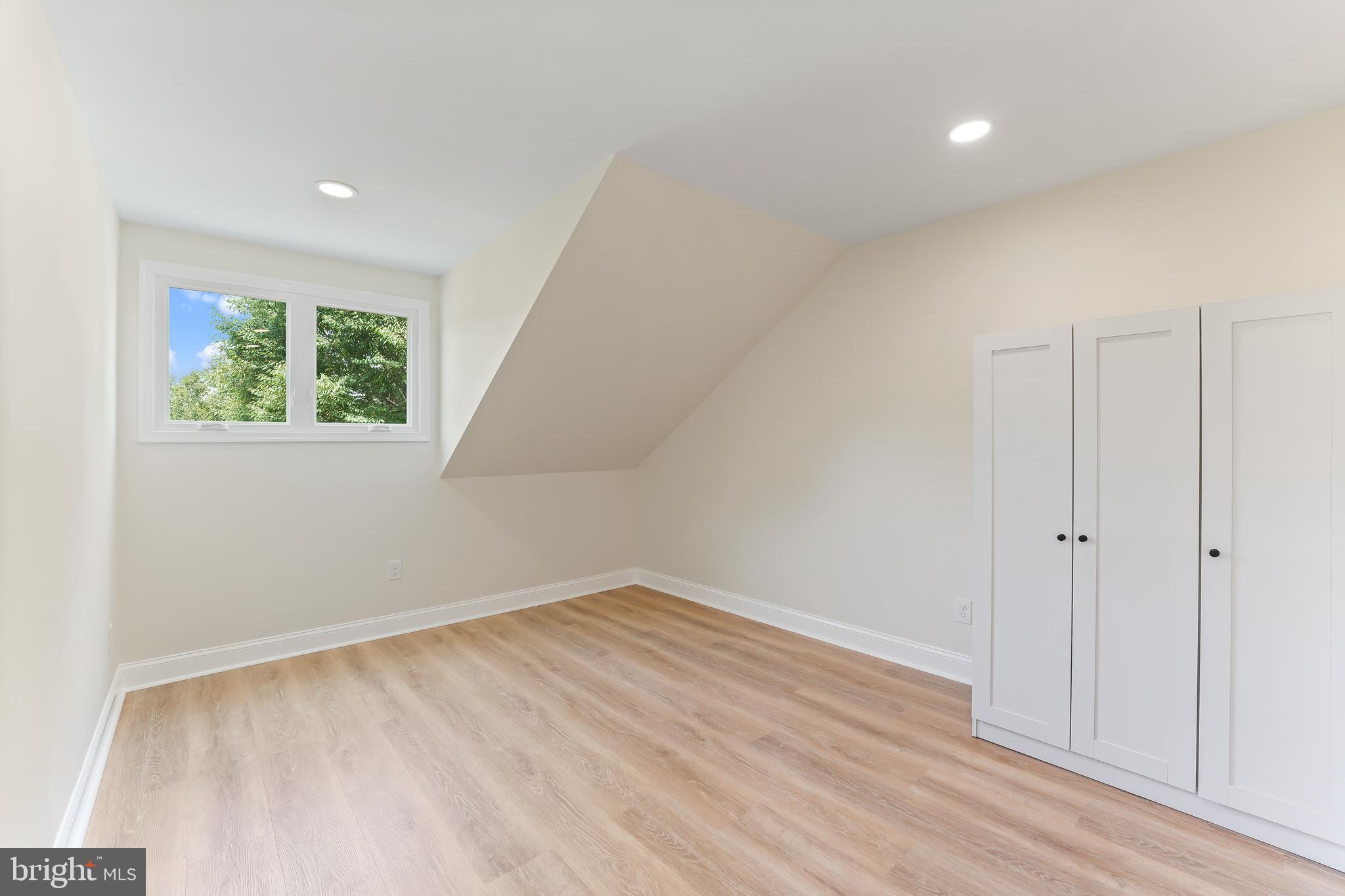 TWIN HILLS - Residential