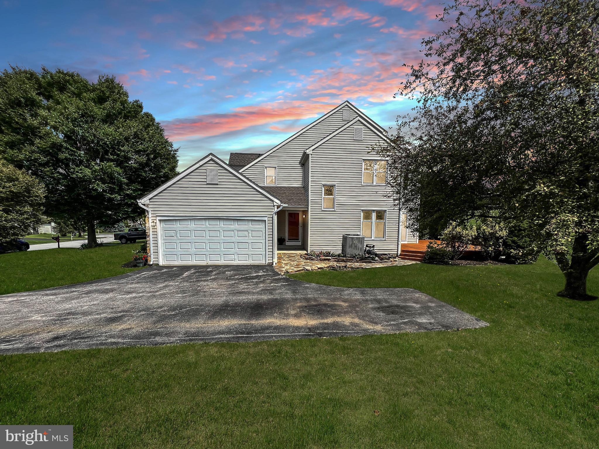 TWIN HILLS - Residential