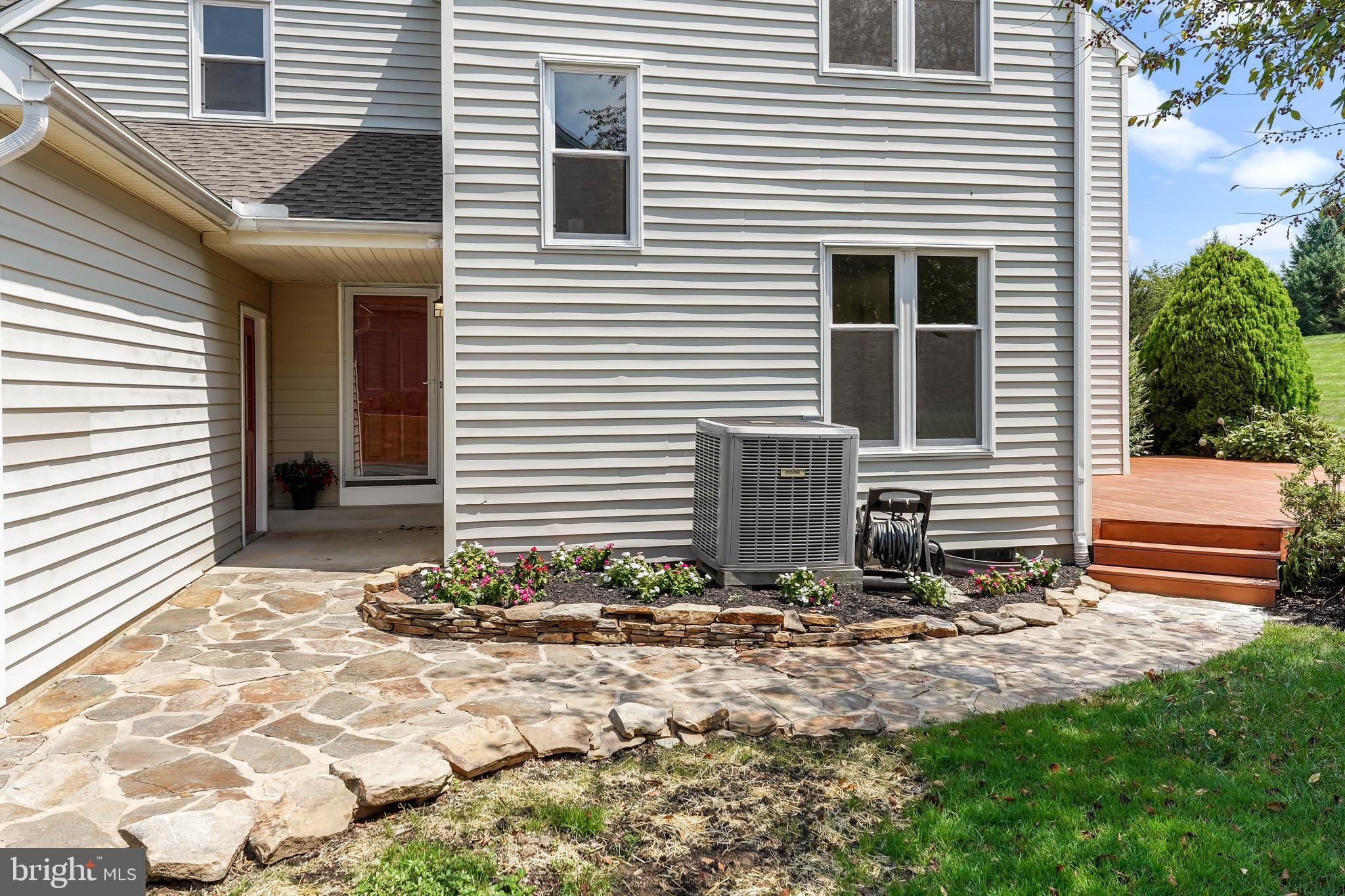 TWIN HILLS - Residential