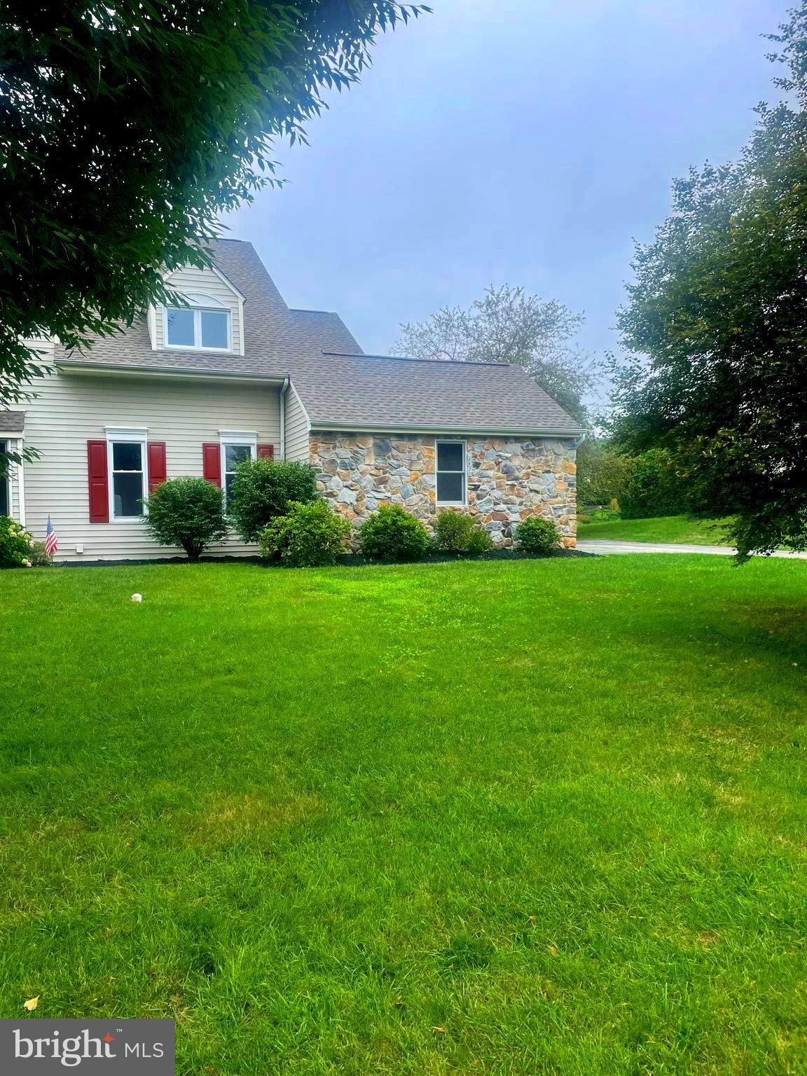 TWIN HILLS - Residential