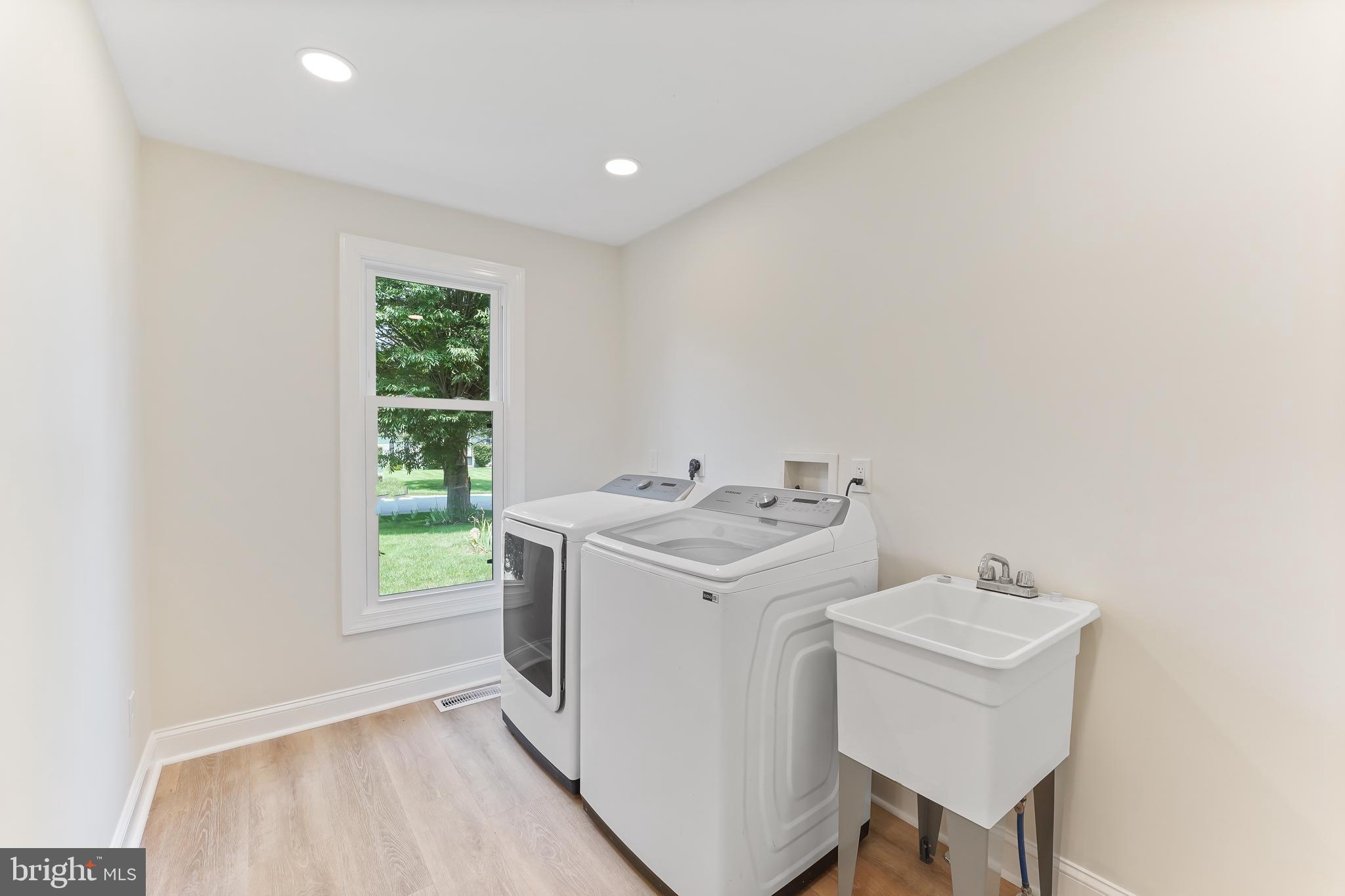 TWIN HILLS - Residential