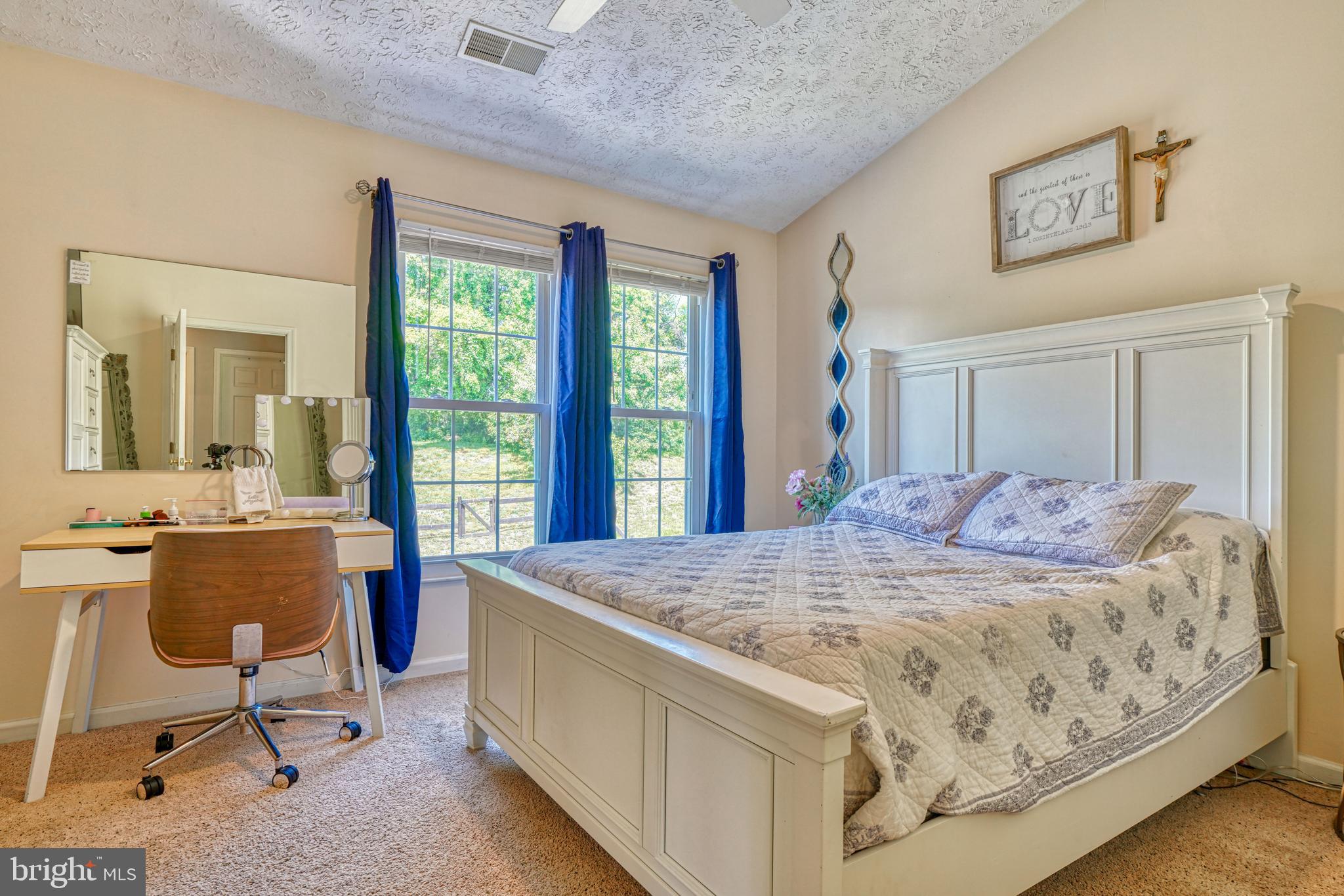 CONSTANT FRIENDSHIP - Residential