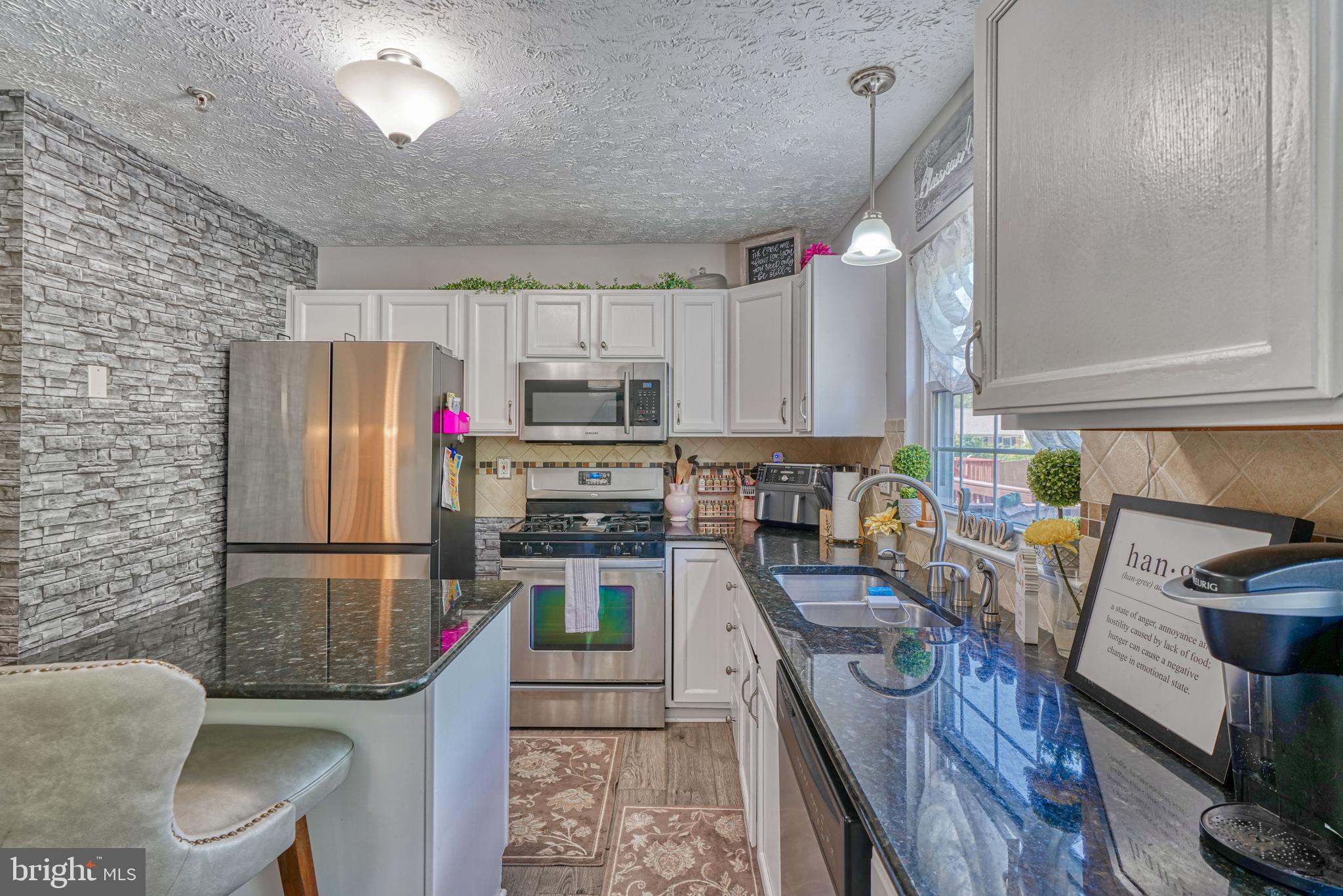 CONSTANT FRIENDSHIP - Residential