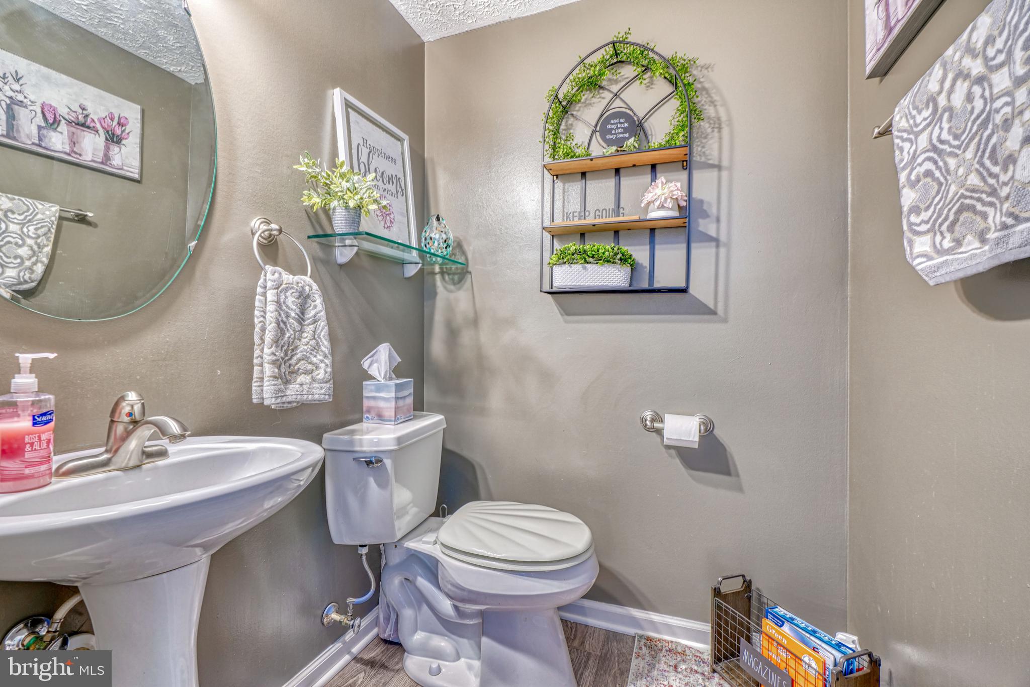 CONSTANT FRIENDSHIP - Residential