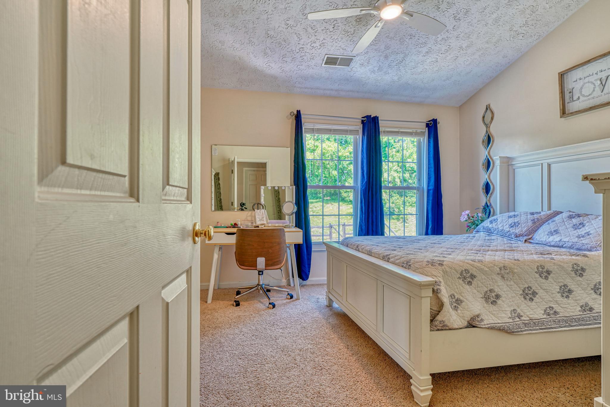 CONSTANT FRIENDSHIP - Residential