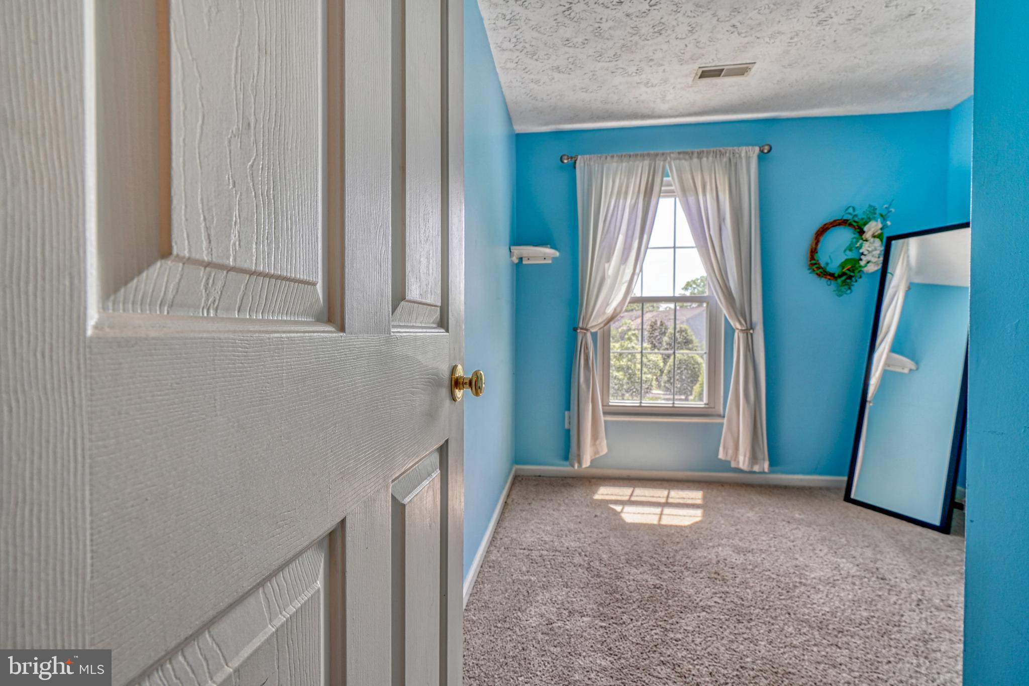 CONSTANT FRIENDSHIP - Residential