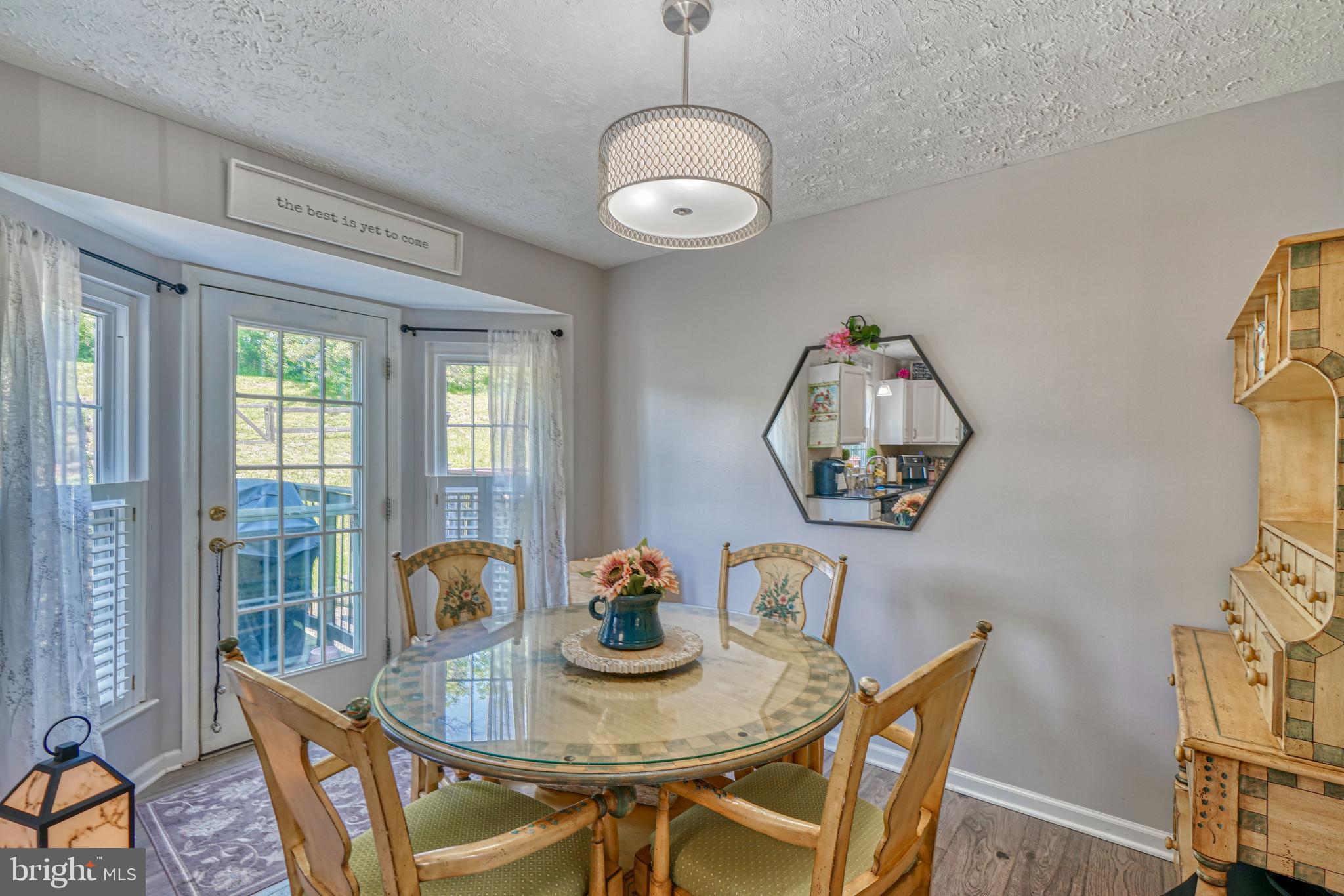 CONSTANT FRIENDSHIP - Residential