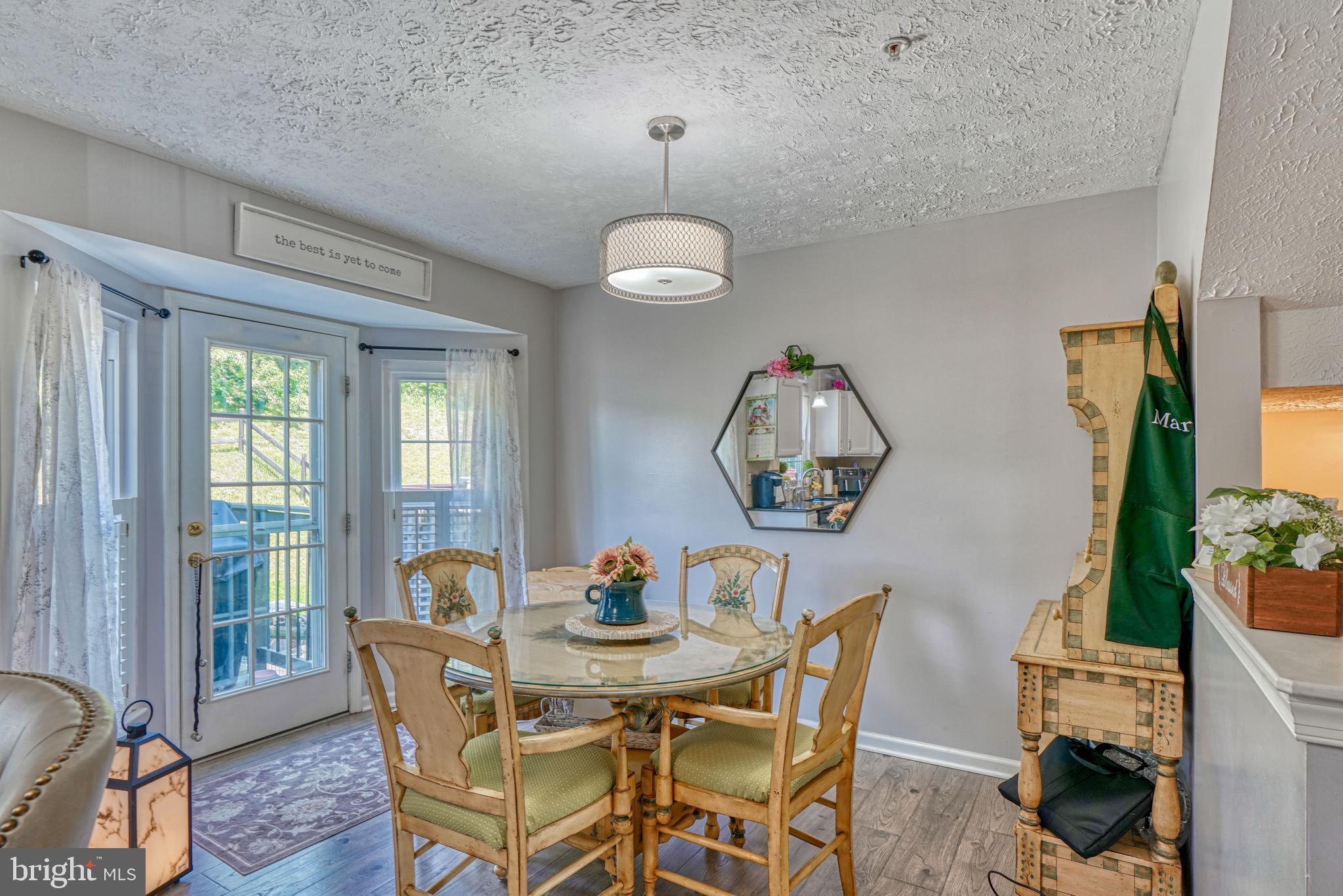 CONSTANT FRIENDSHIP - Residential