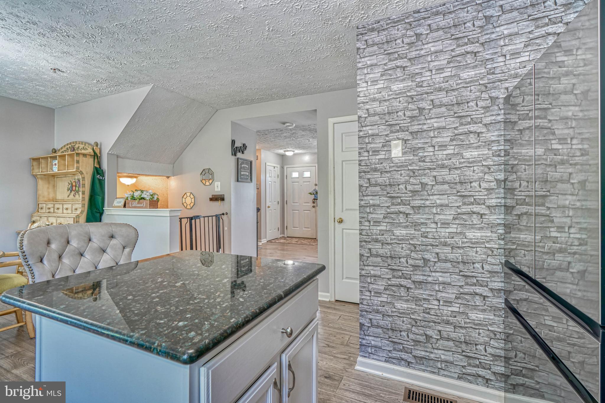 CONSTANT FRIENDSHIP - Residential