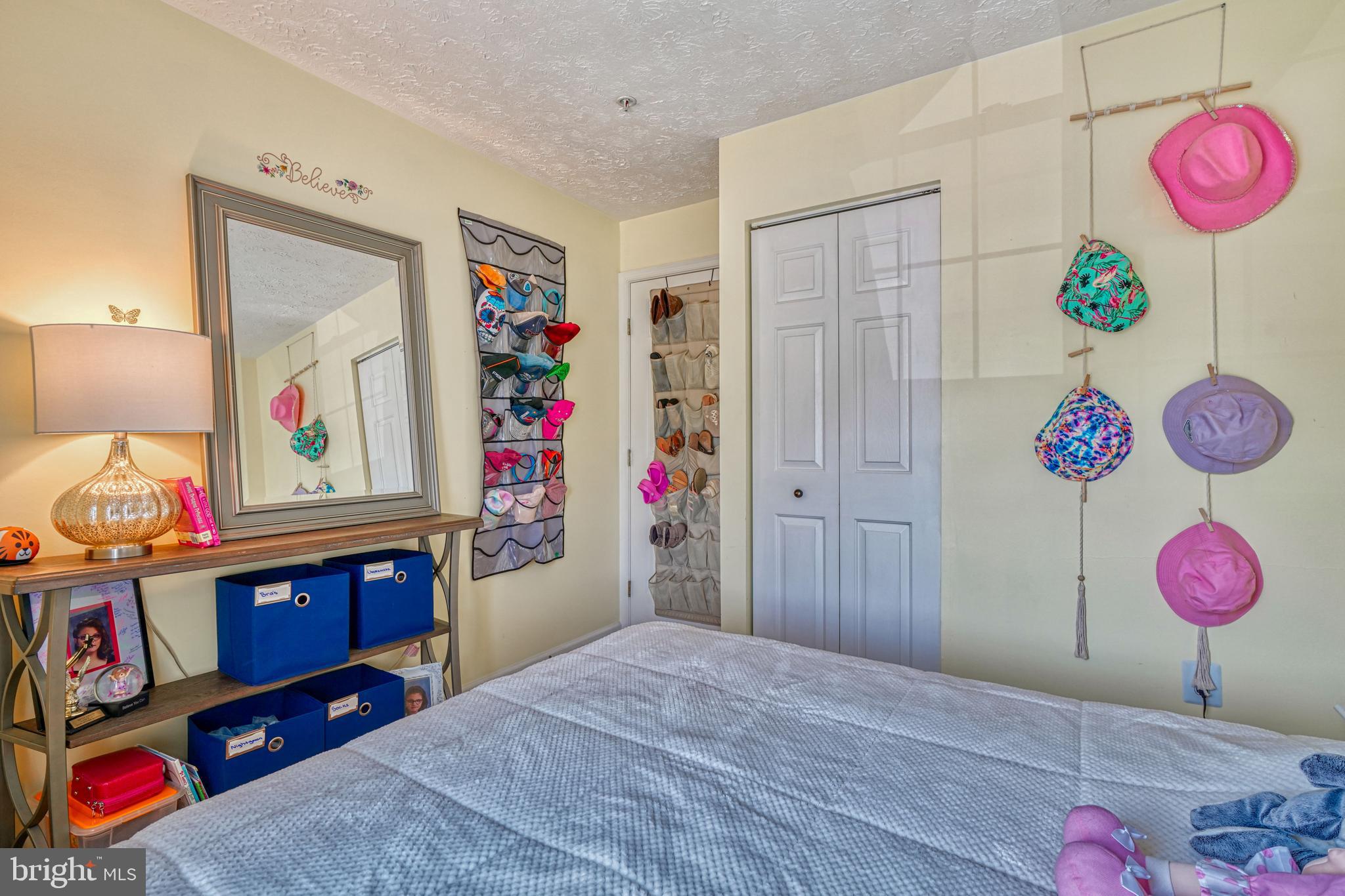 CONSTANT FRIENDSHIP - Residential