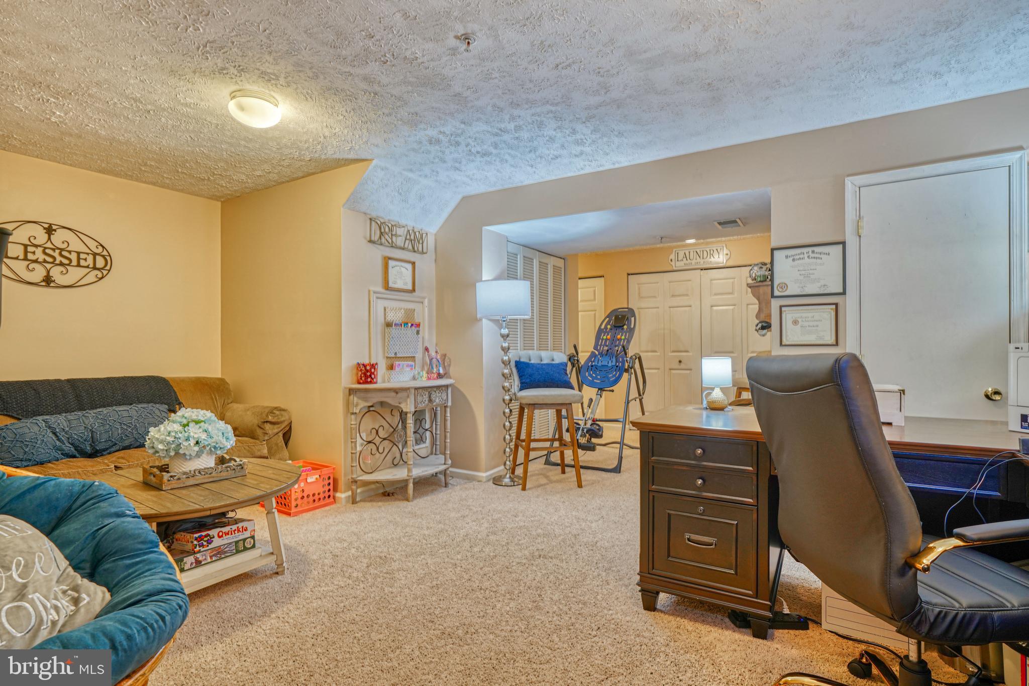 CONSTANT FRIENDSHIP - Residential