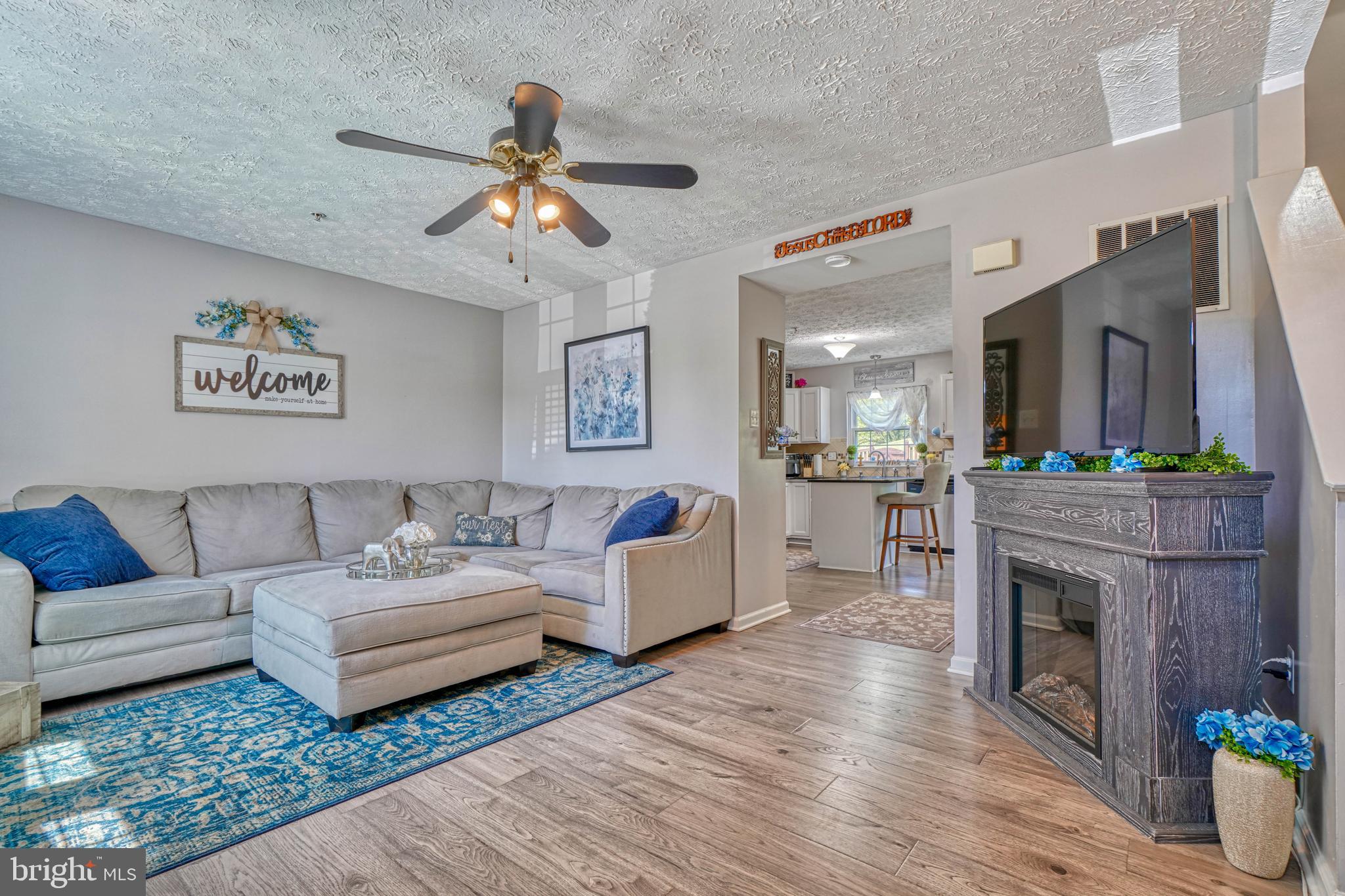 CONSTANT FRIENDSHIP - Residential