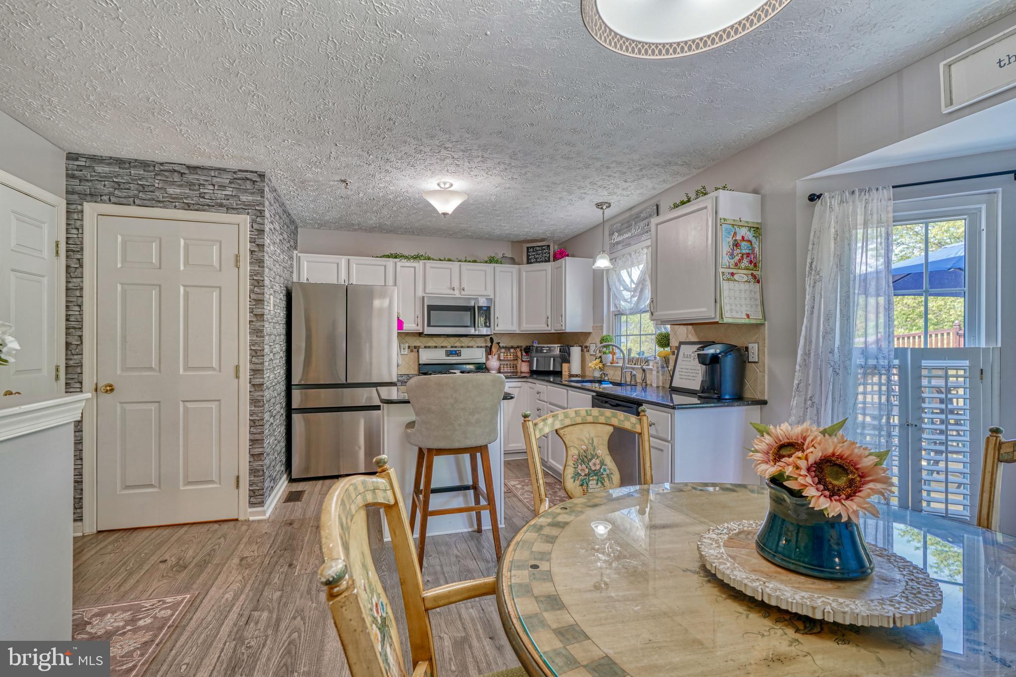 CONSTANT FRIENDSHIP - Residential