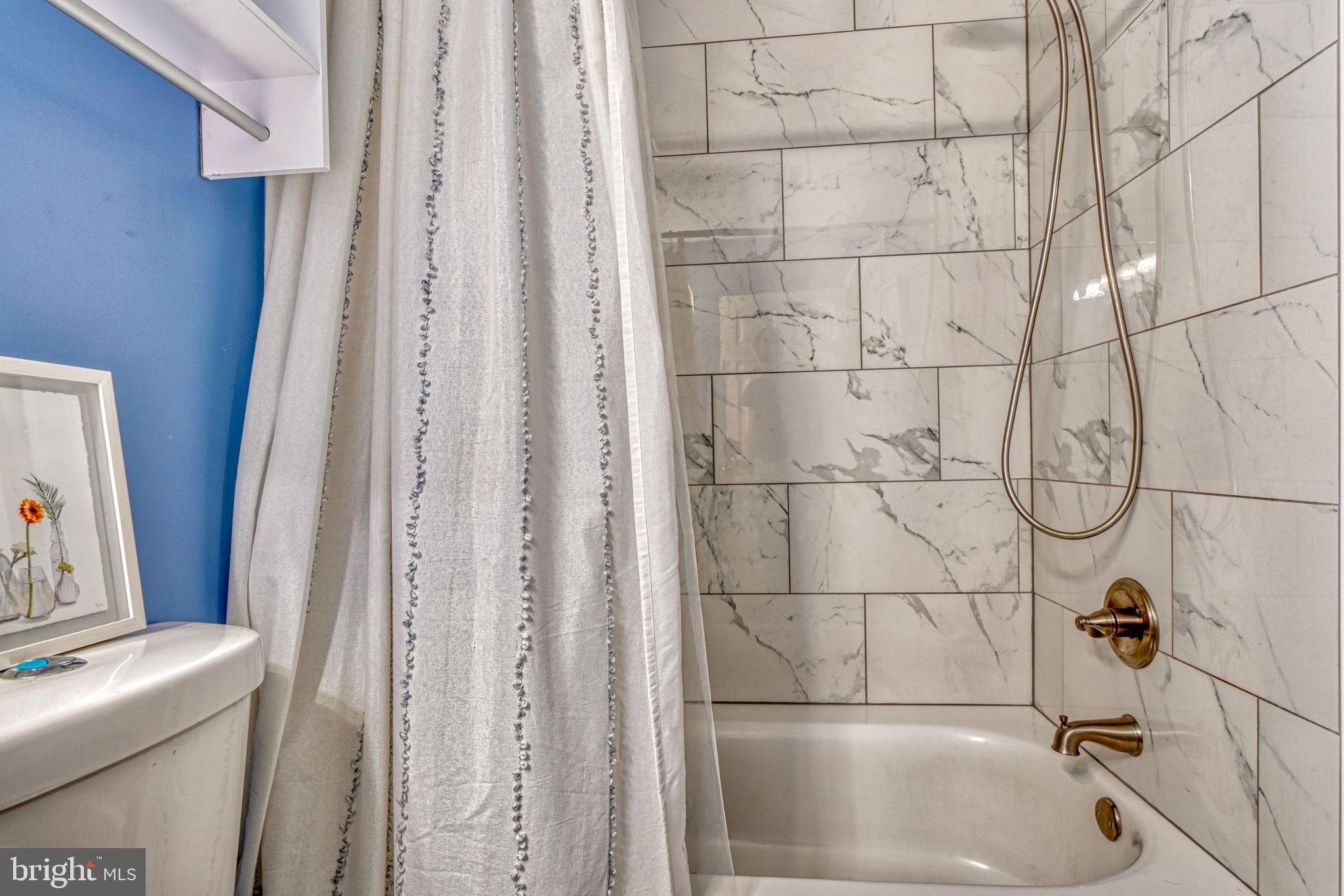 CONSTANT FRIENDSHIP - Residential