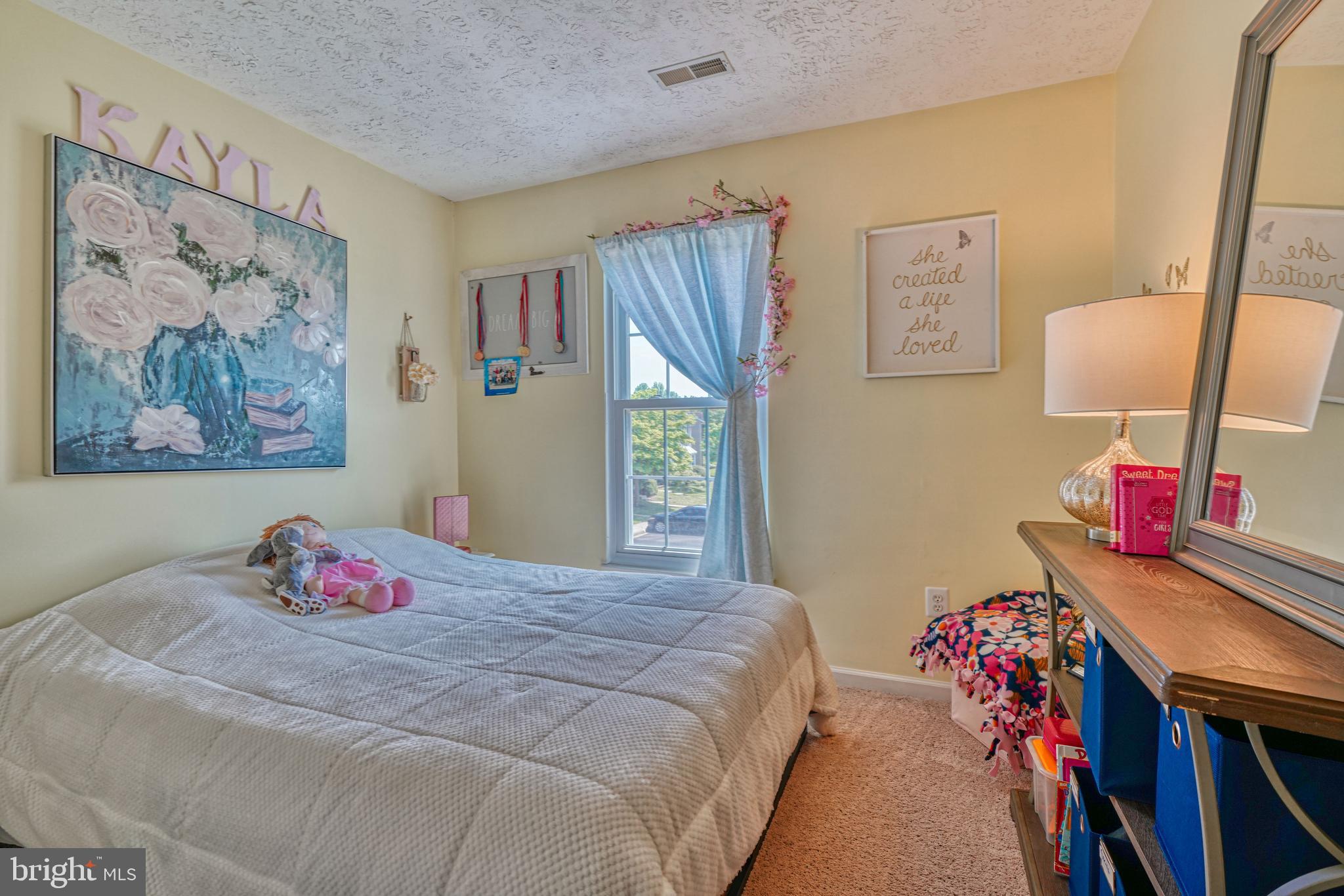 CONSTANT FRIENDSHIP - Residential