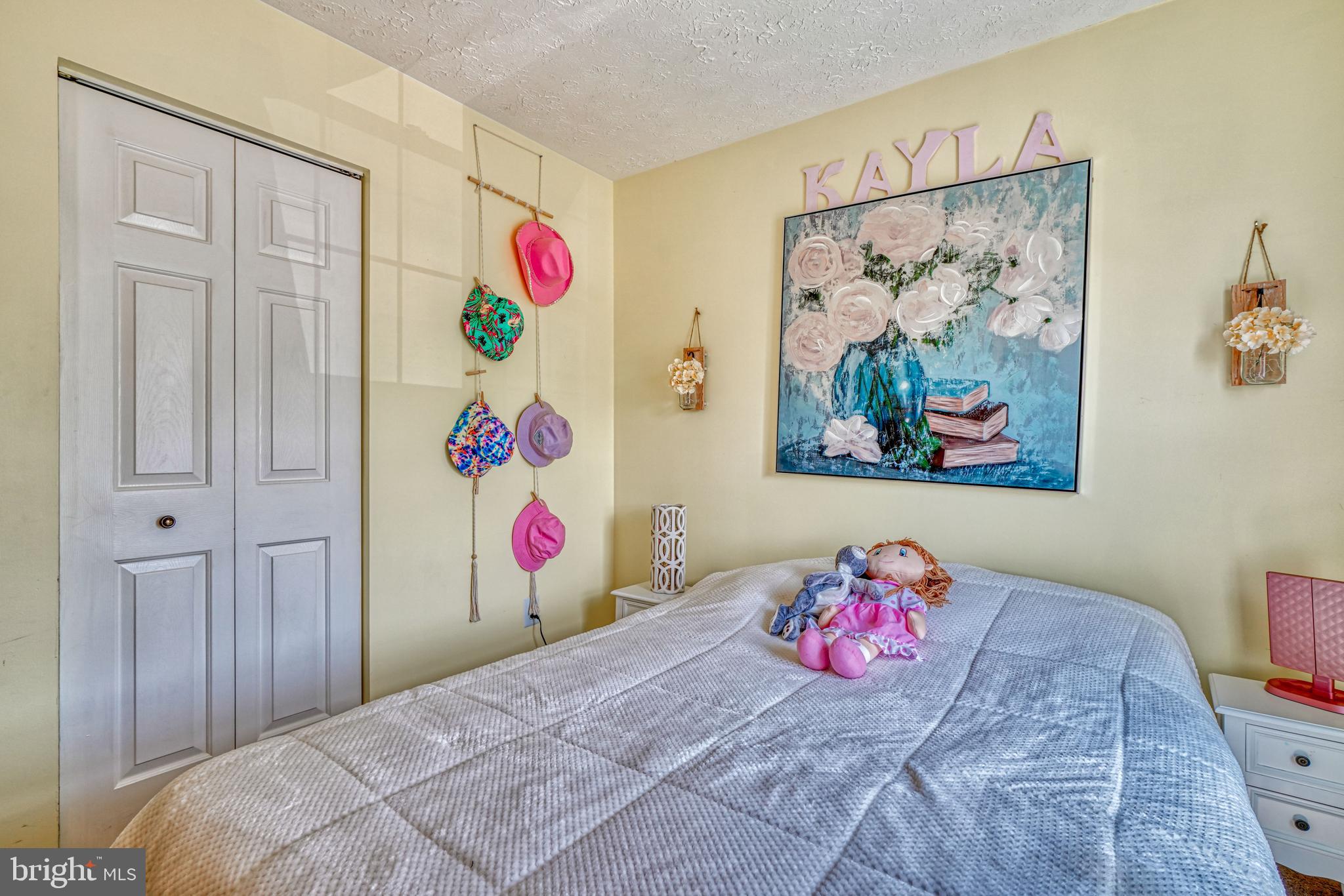 CONSTANT FRIENDSHIP - Residential