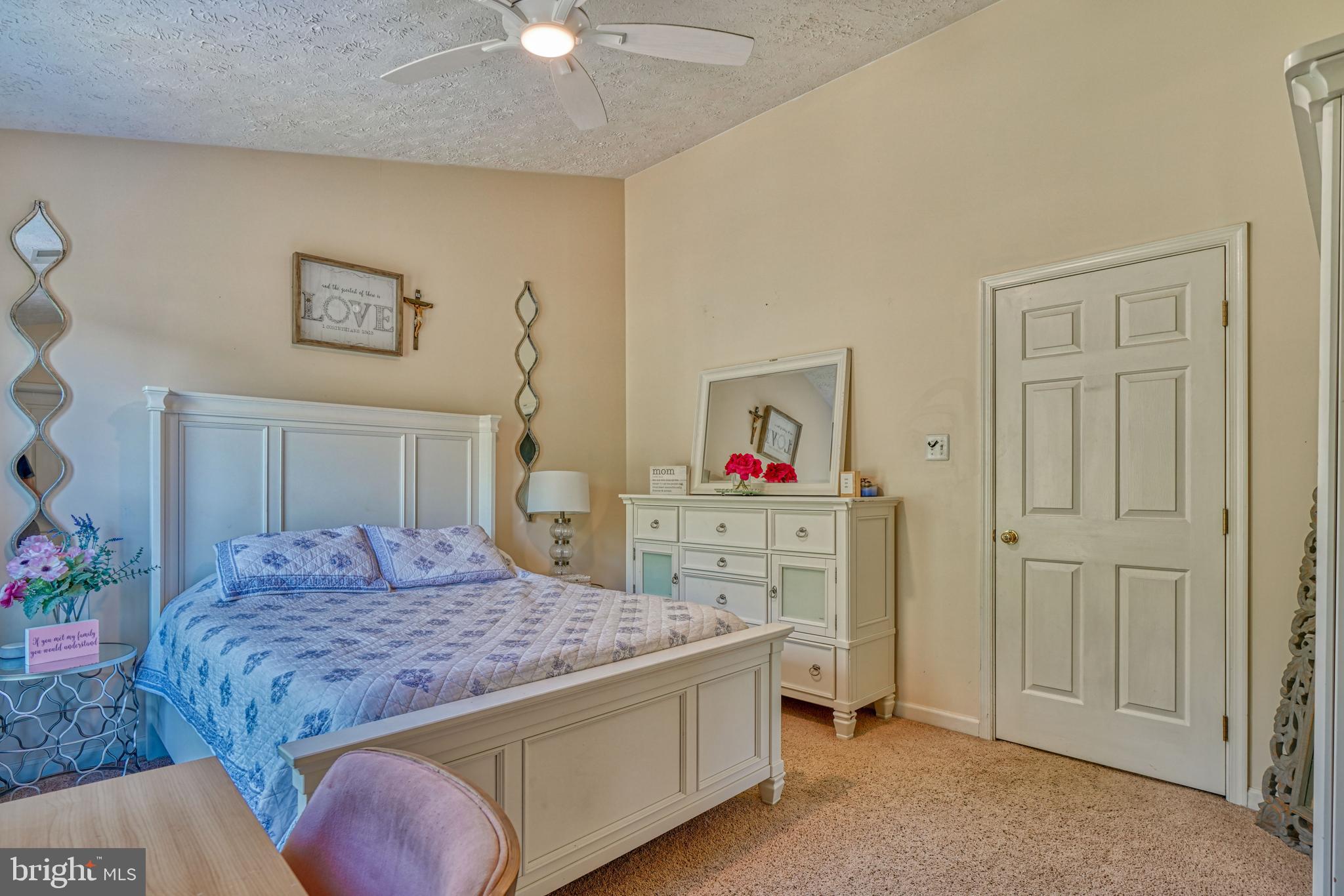 CONSTANT FRIENDSHIP - Residential