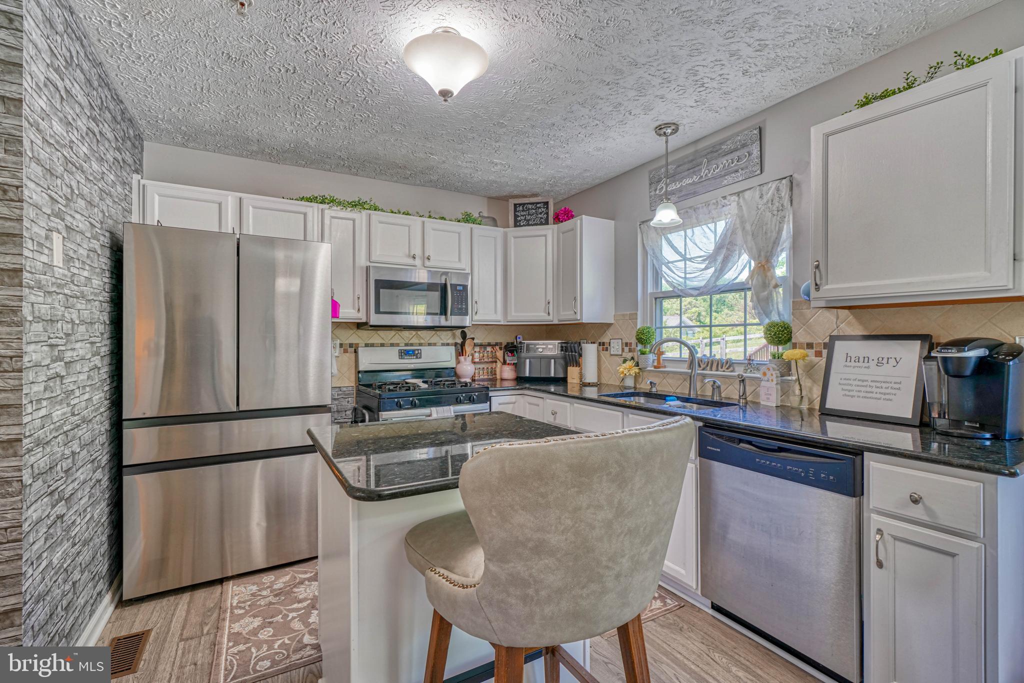 CONSTANT FRIENDSHIP - Residential