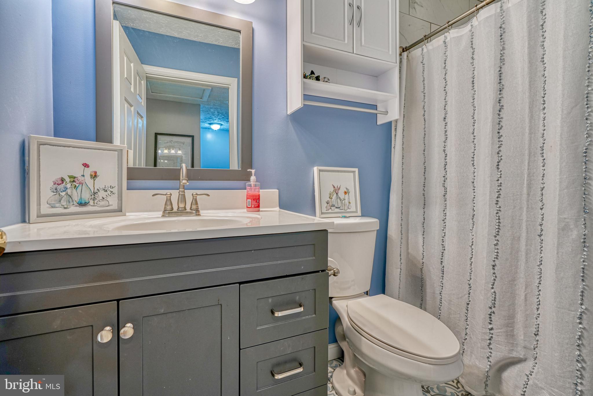 CONSTANT FRIENDSHIP - Residential