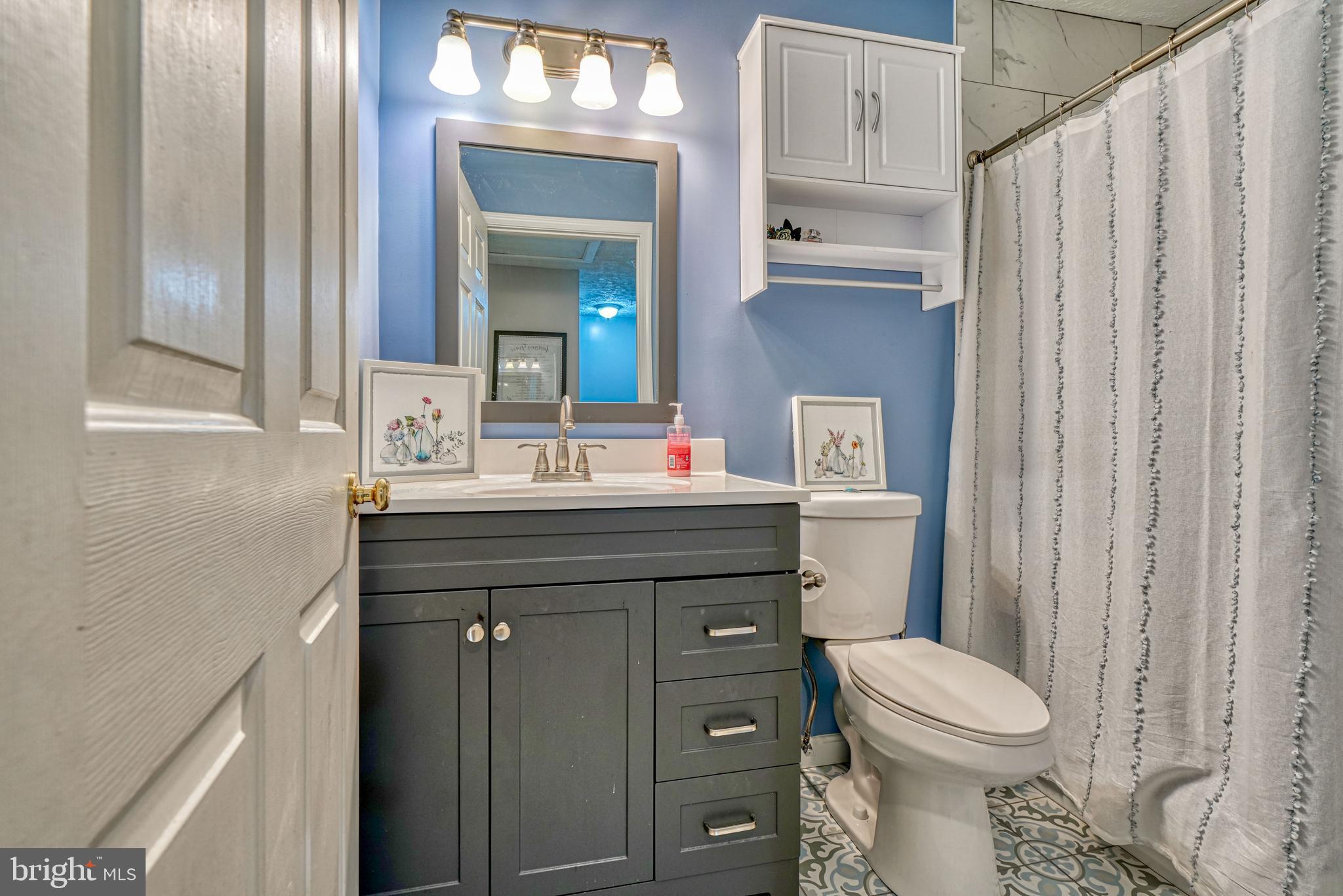 CONSTANT FRIENDSHIP - Residential