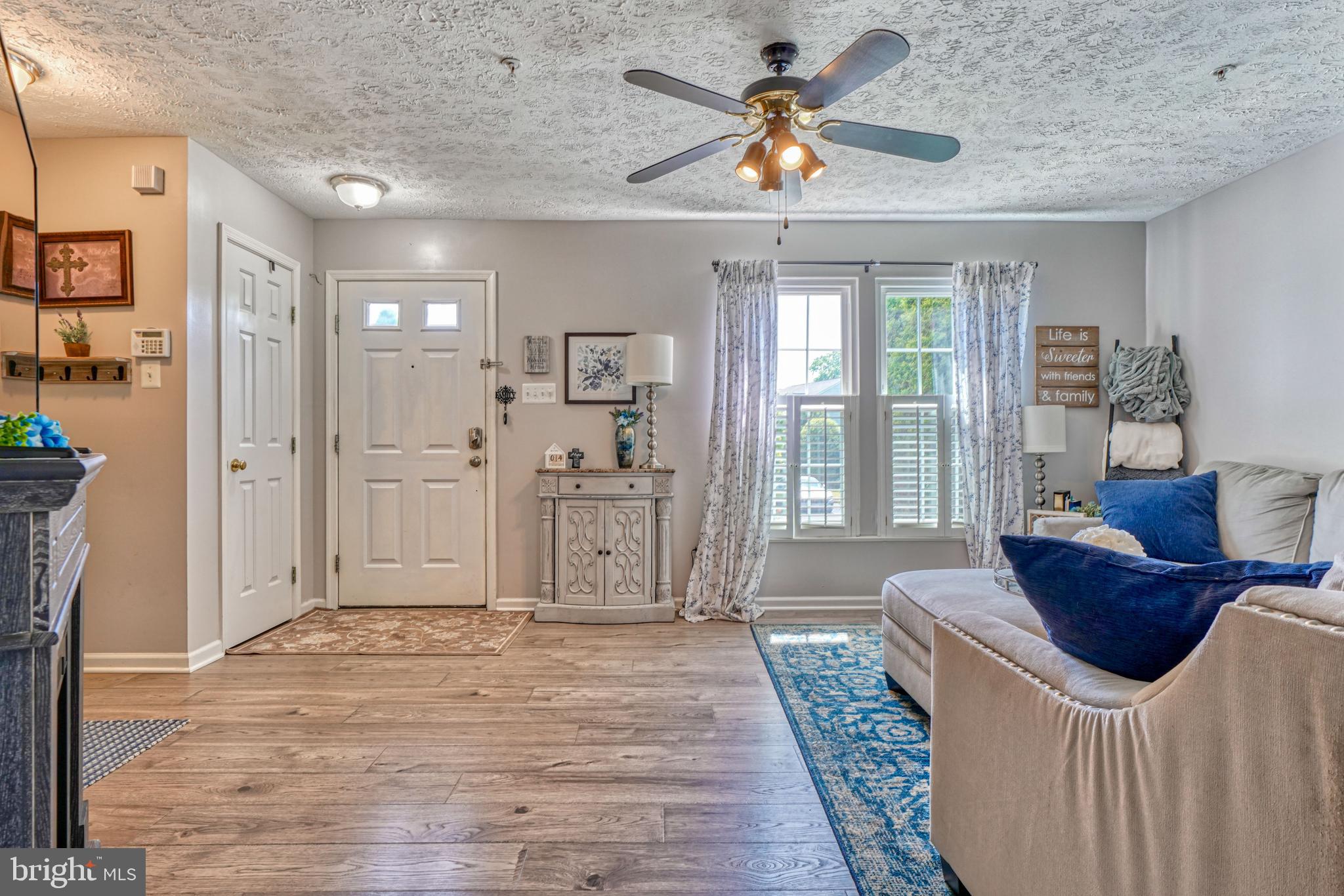 CONSTANT FRIENDSHIP - Residential