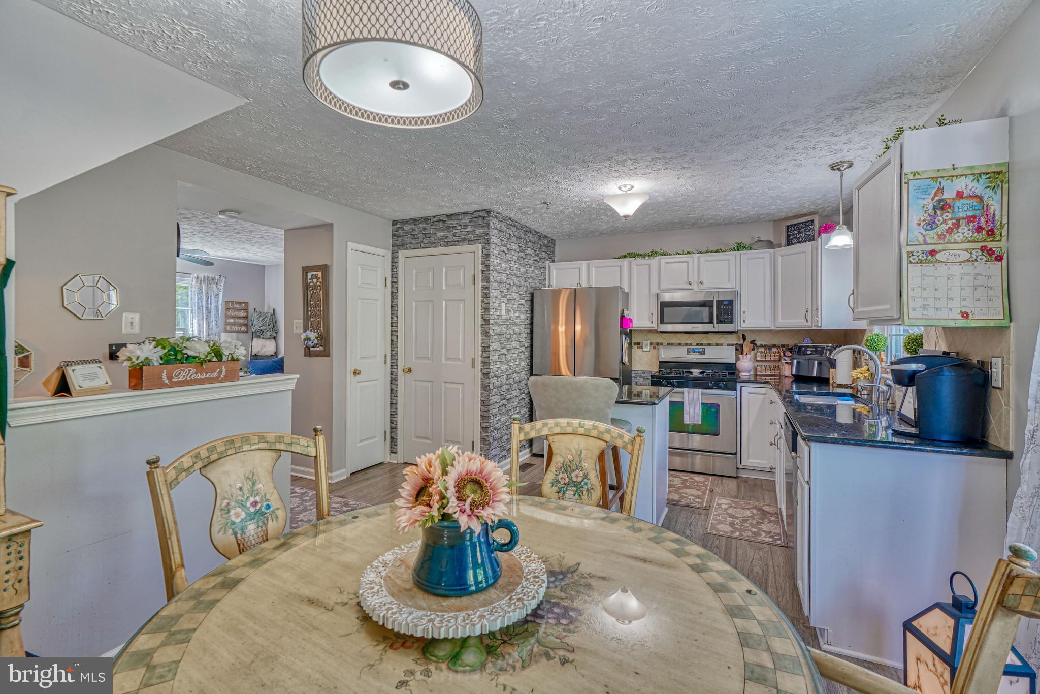 CONSTANT FRIENDSHIP - Residential