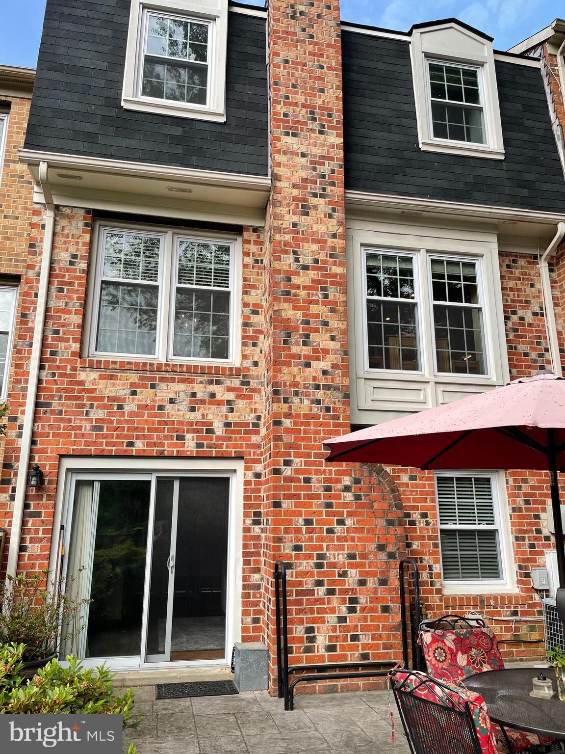 LAFAYETTE VILLAGE - Residential Lease