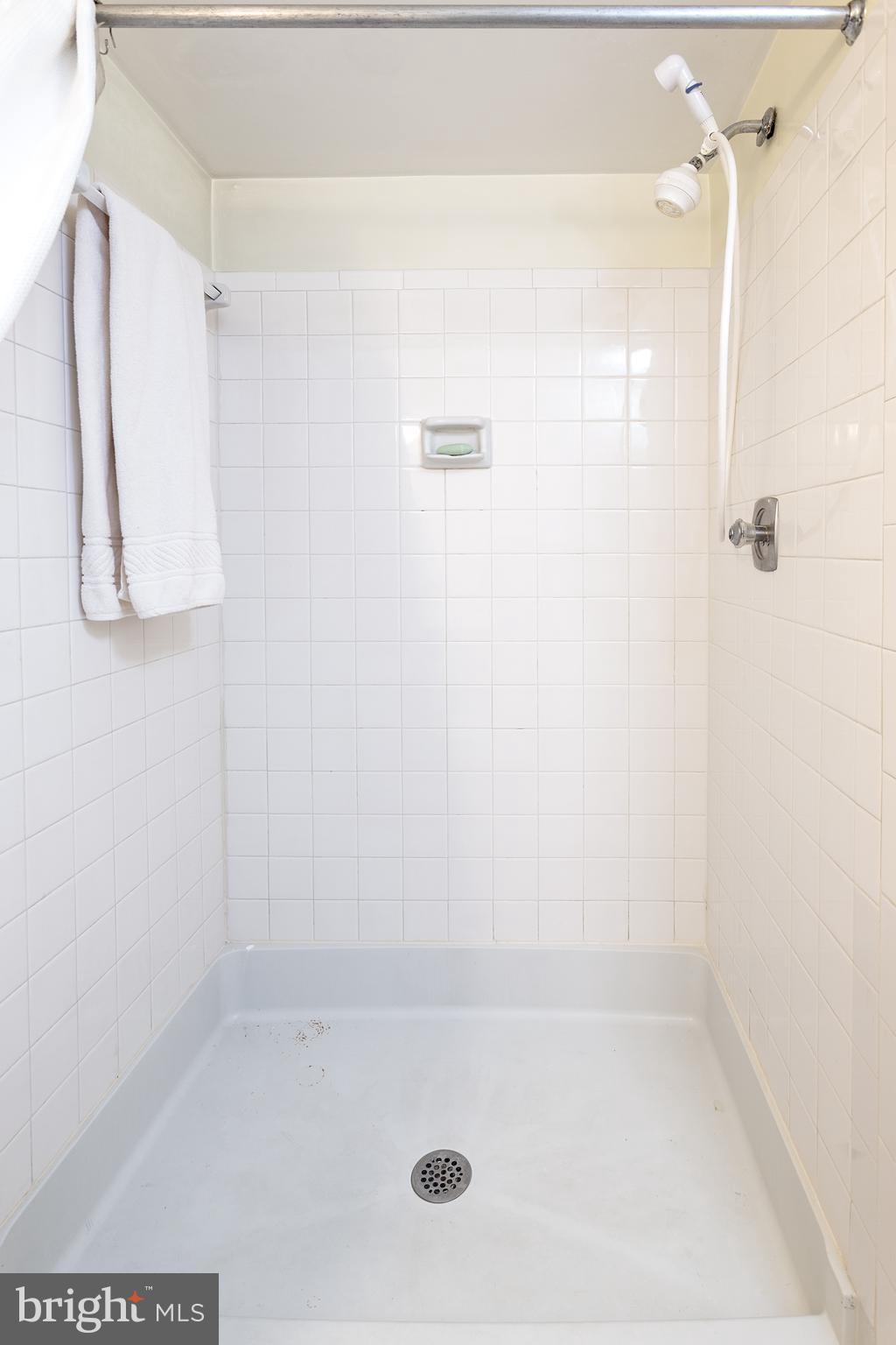 LAFAYETTE VILLAGE - Residential Lease