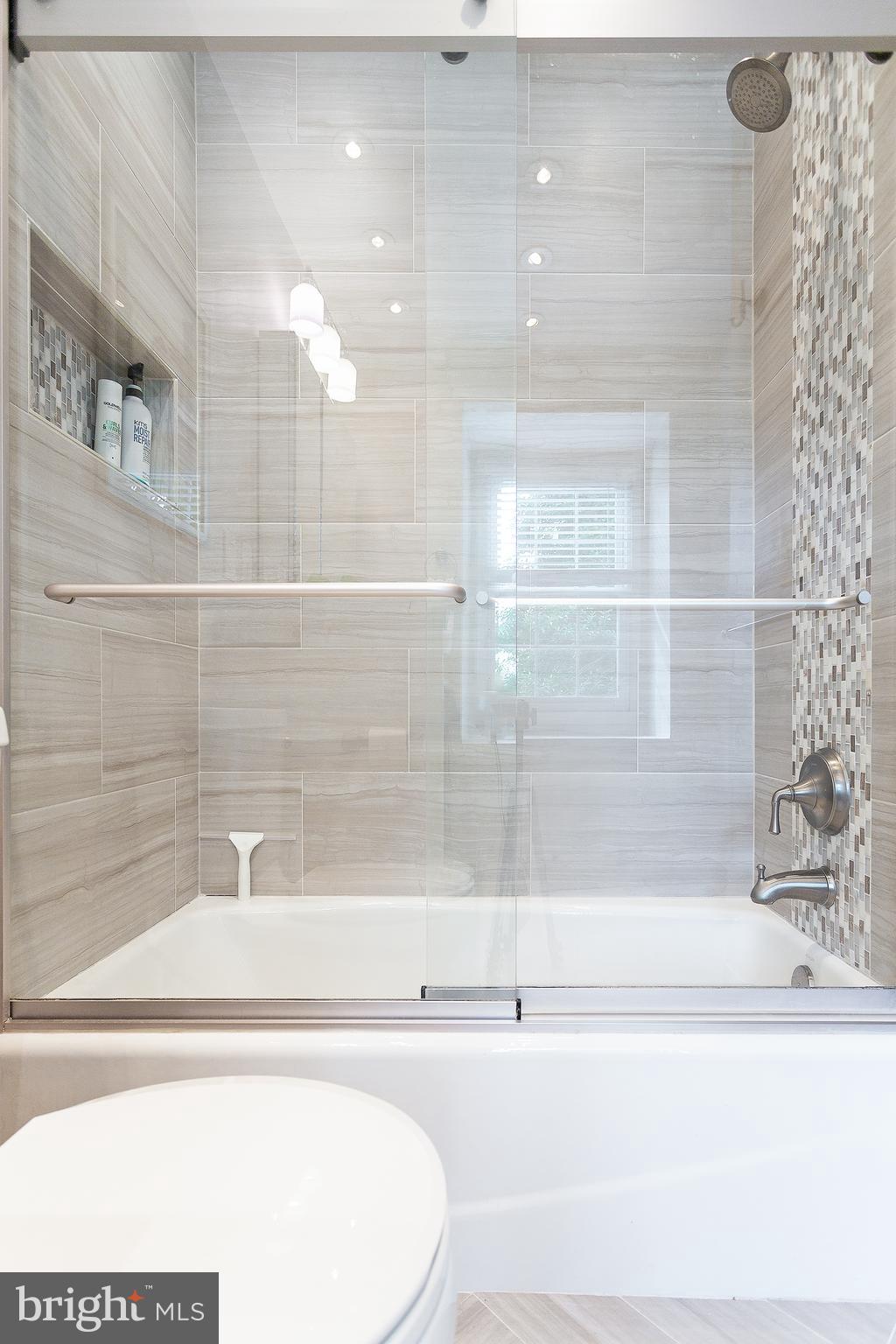 LAFAYETTE VILLAGE - Residential Lease