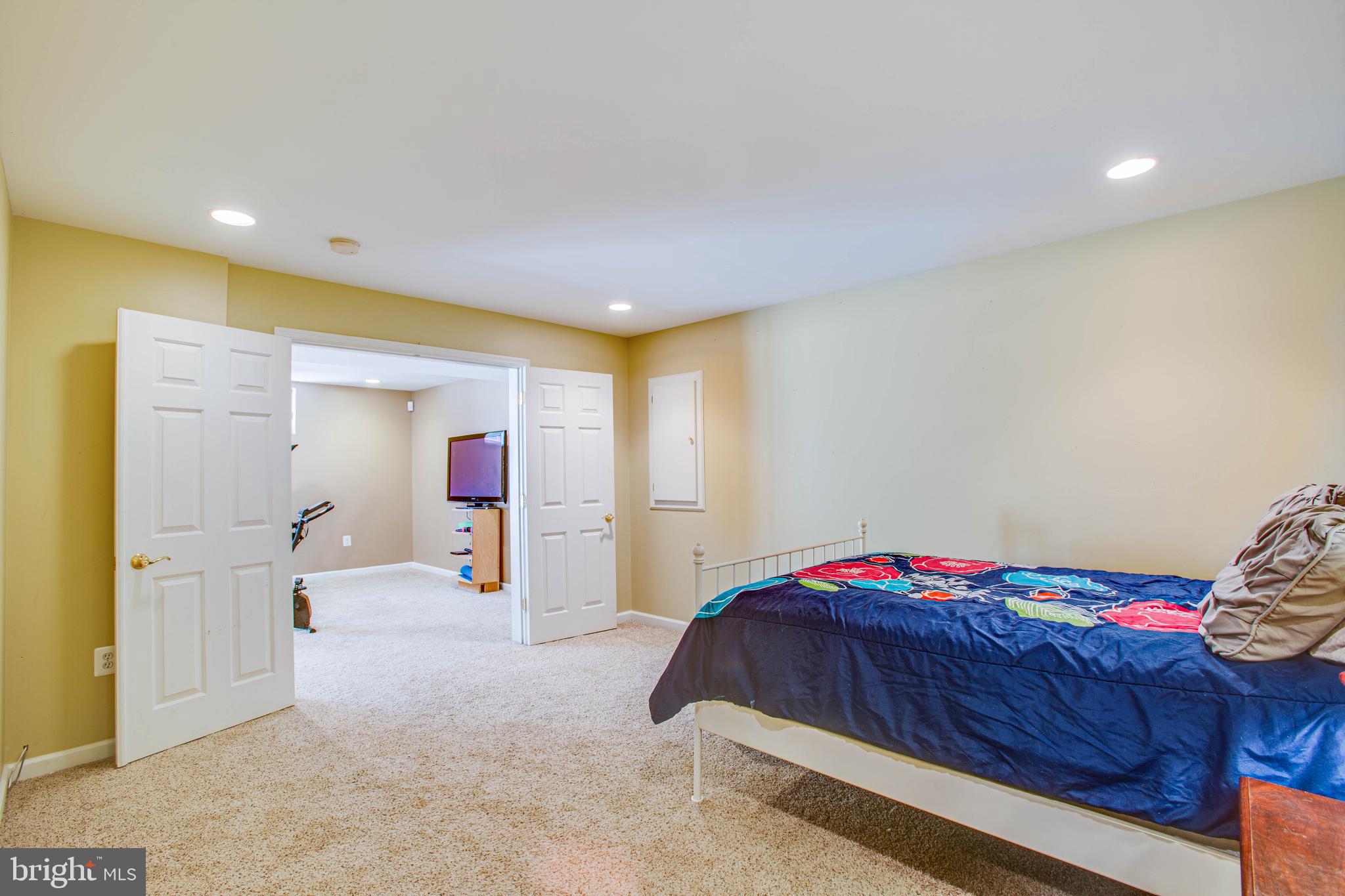 ROYAL OAKS - Residential