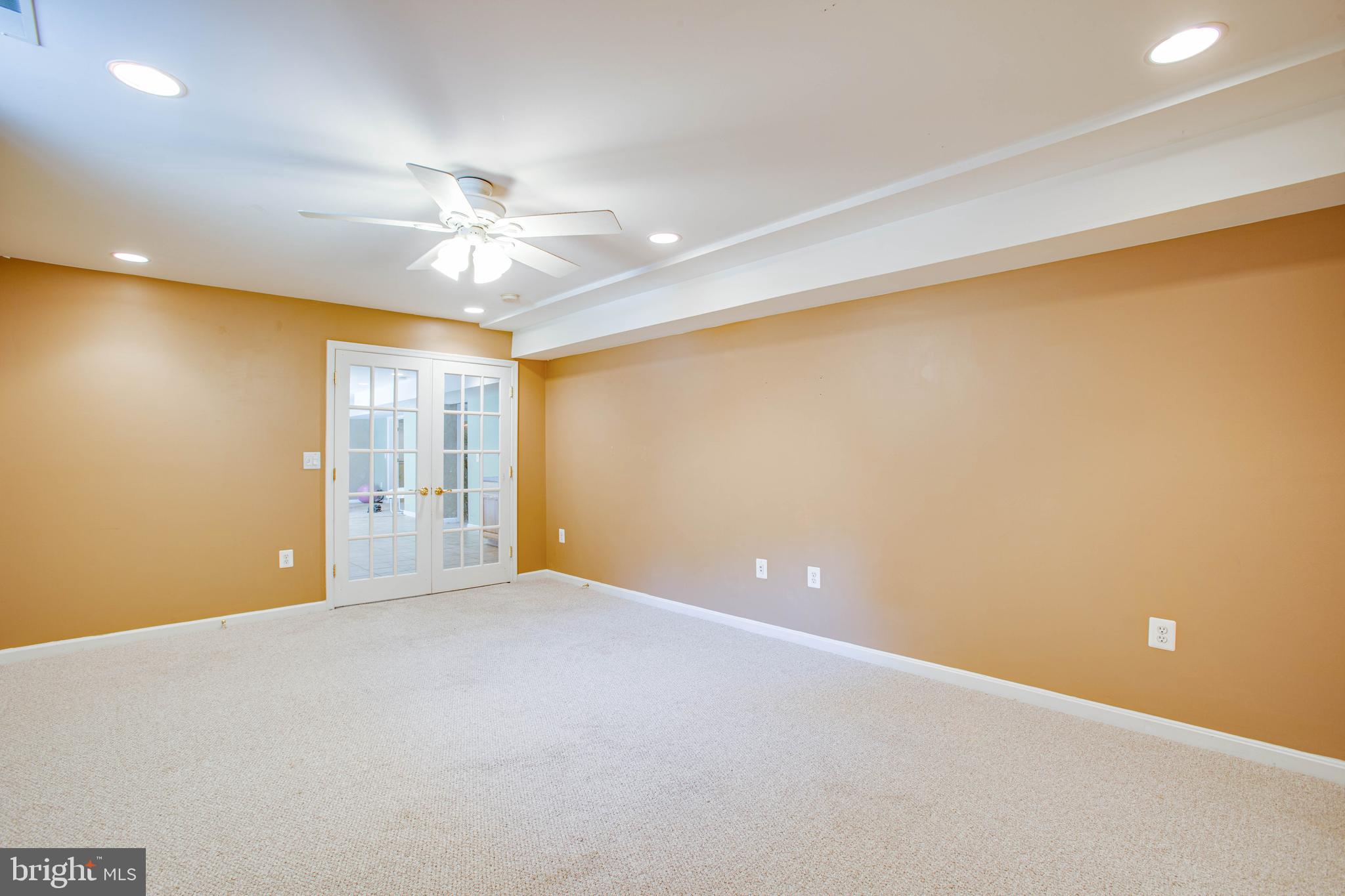 ROYAL OAKS - Residential