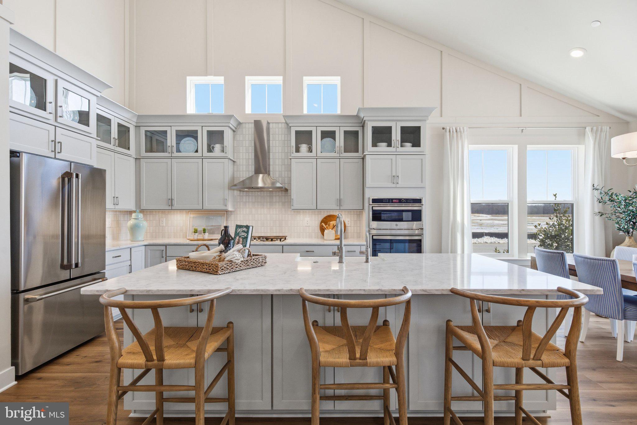 TBB BLUE CRAB AVENUE LATITUDE
