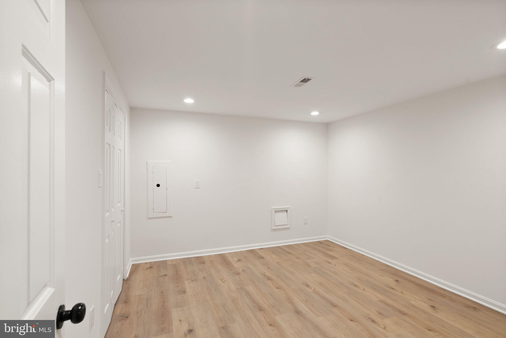 MADISON OF MCLEAN - Residential