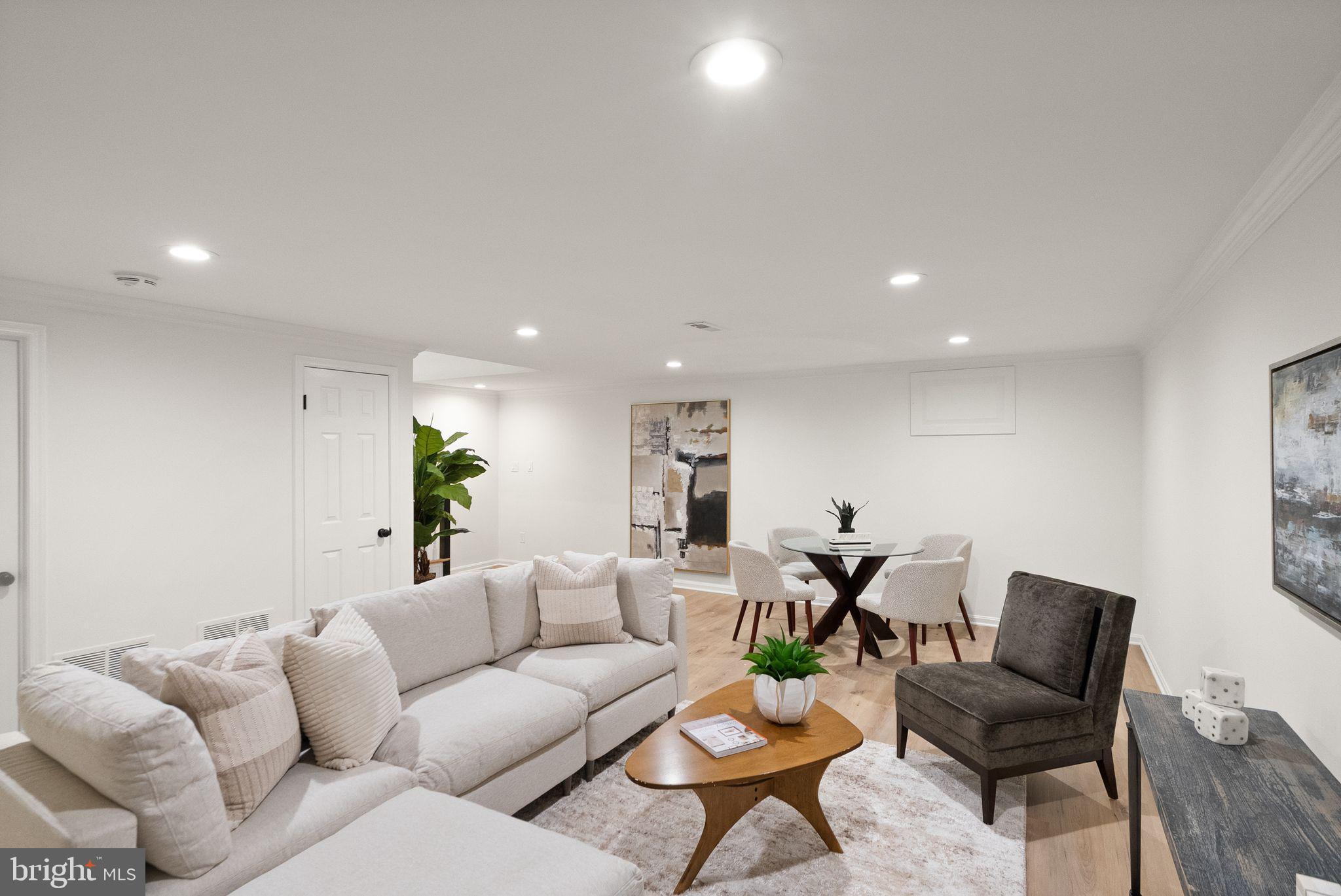 MADISON OF MCLEAN - Residential