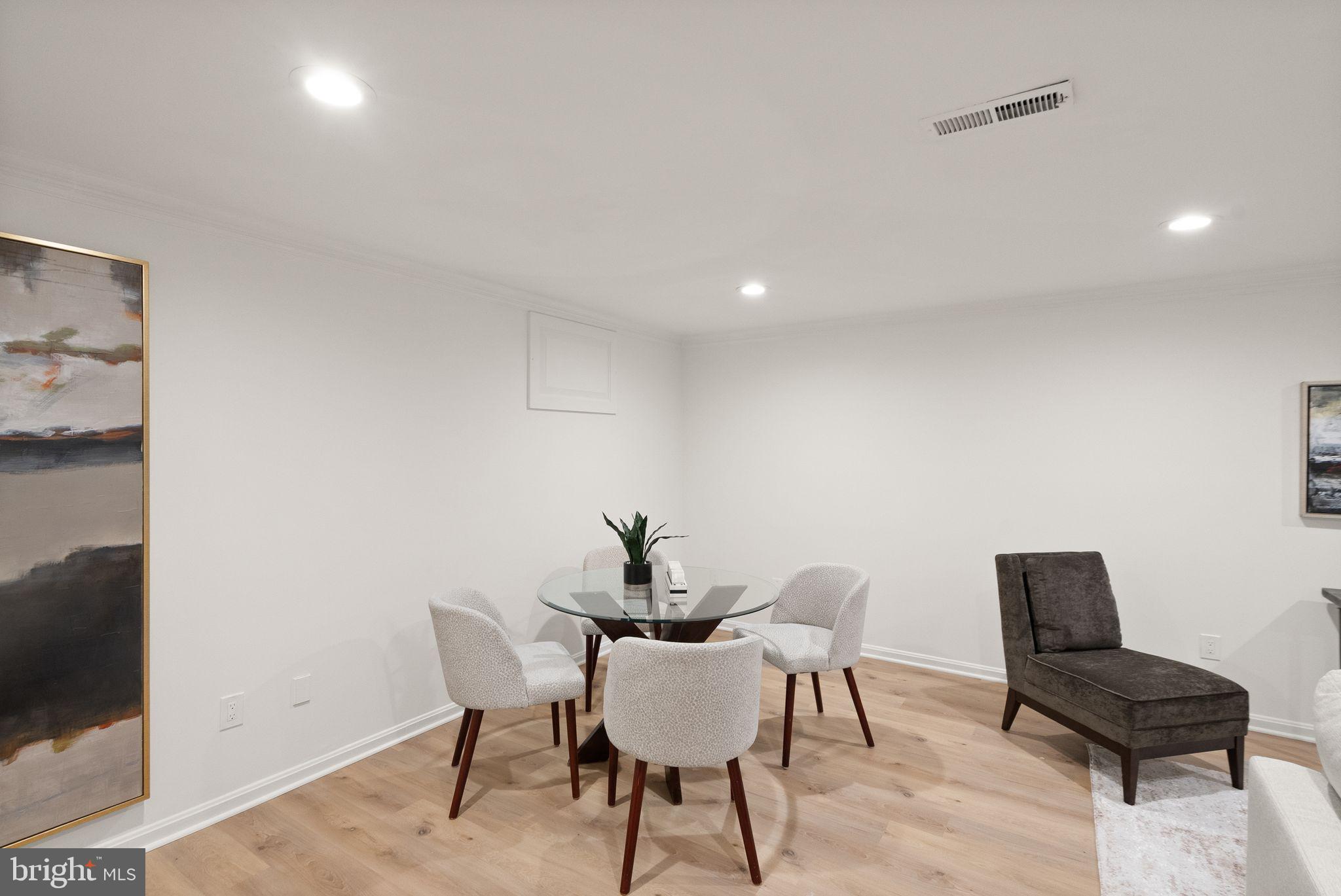 MADISON OF MCLEAN - Residential