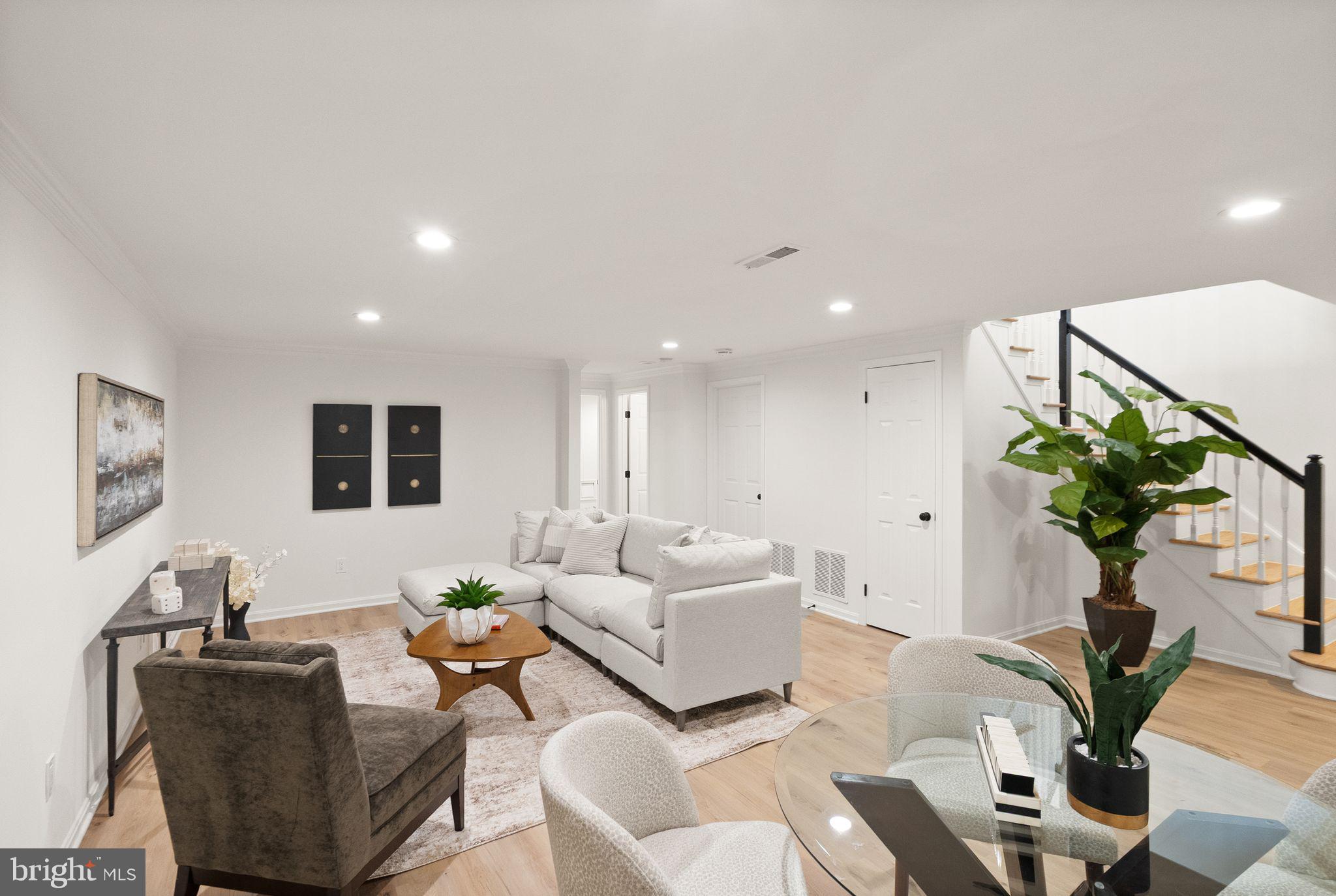 MADISON OF MCLEAN - Residential