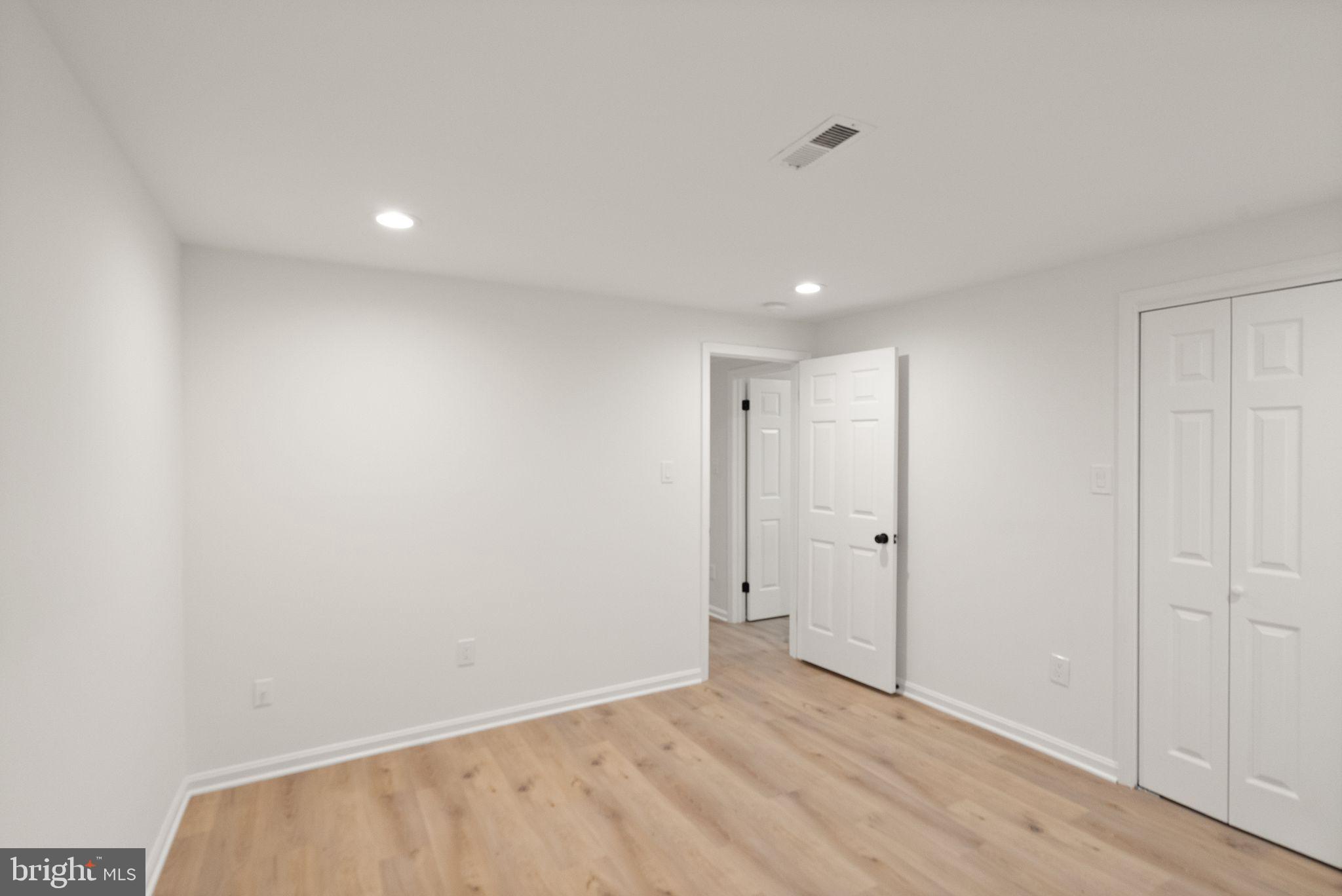 MADISON OF MCLEAN - Residential