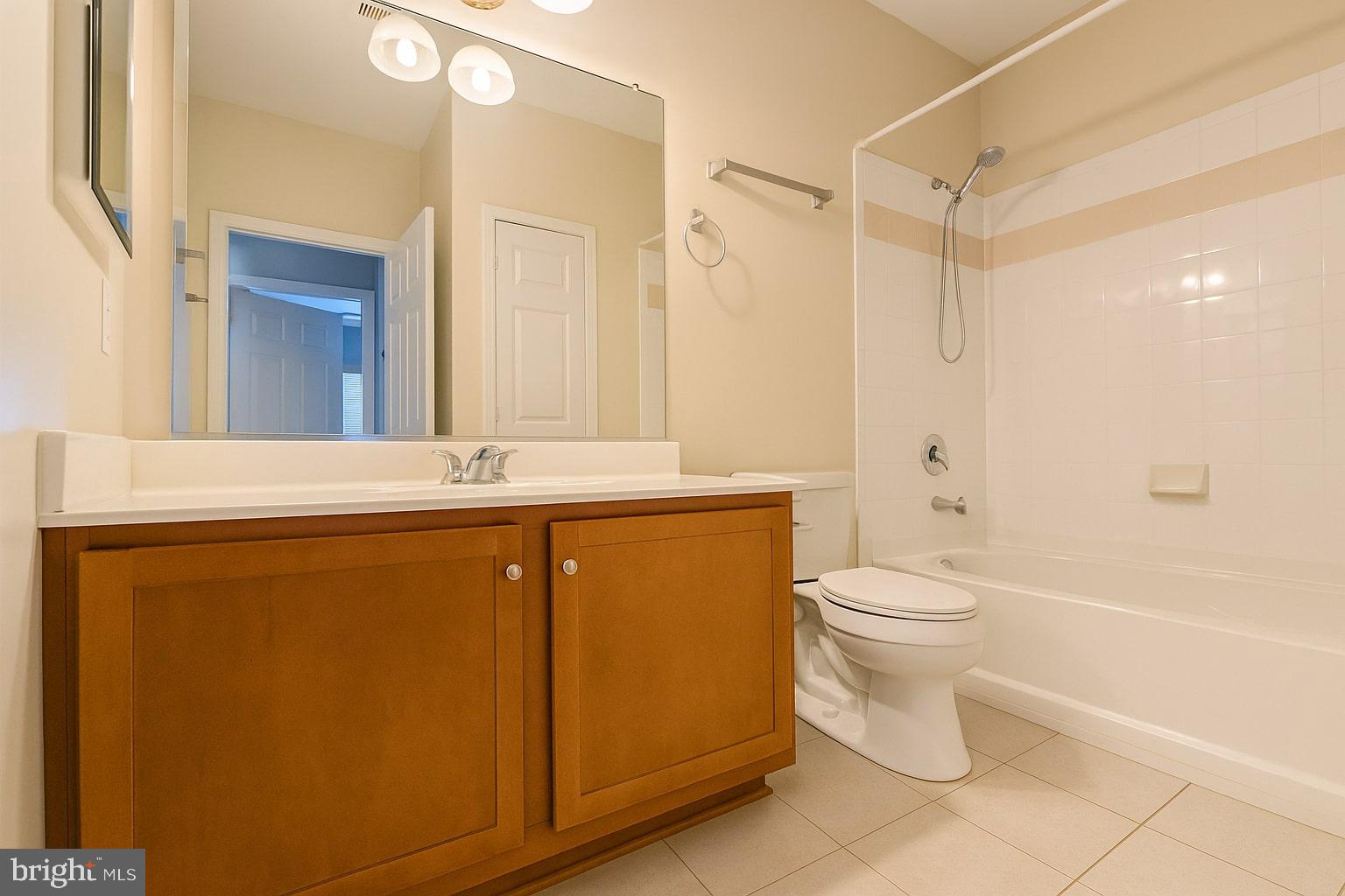 EXCHANGE AT VAN DORN - Residential Lease