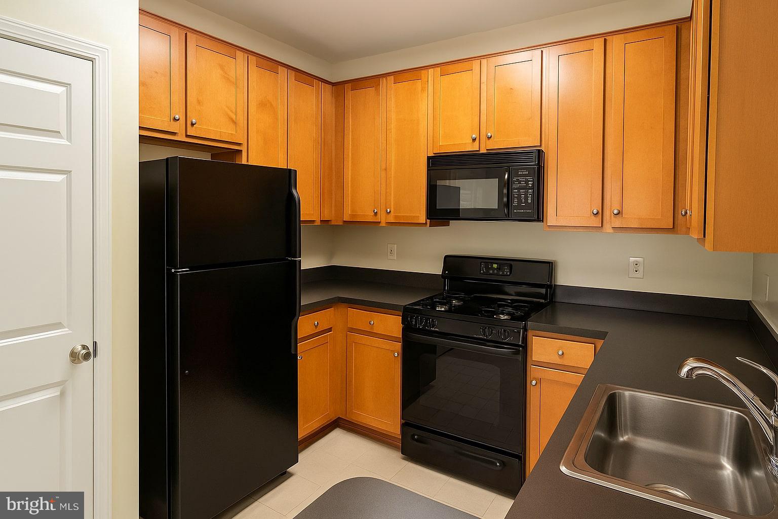 EXCHANGE AT VAN DORN - Residential Lease