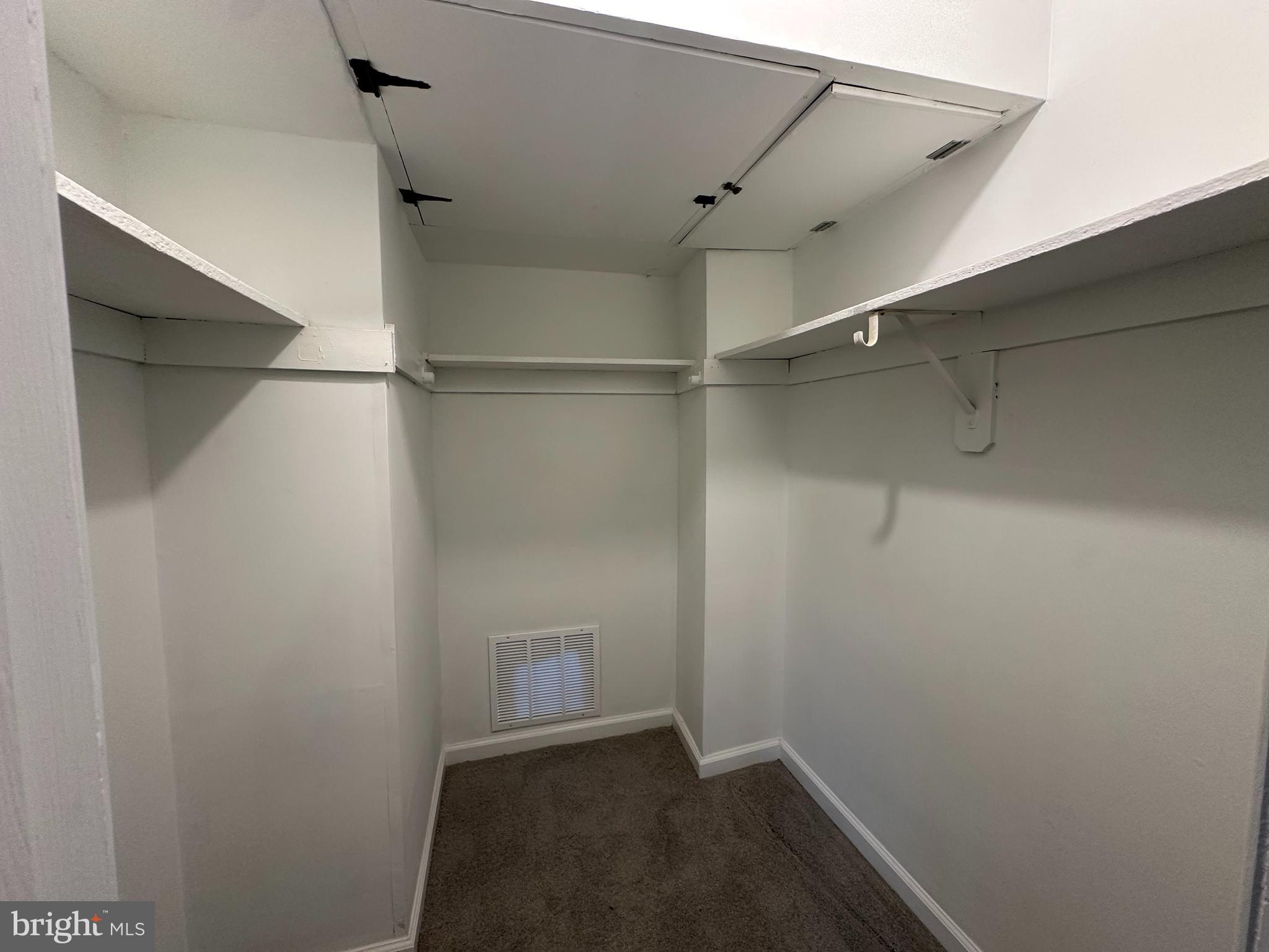 HUNTLEY SQUARE CONDOMINIUMS - Residential