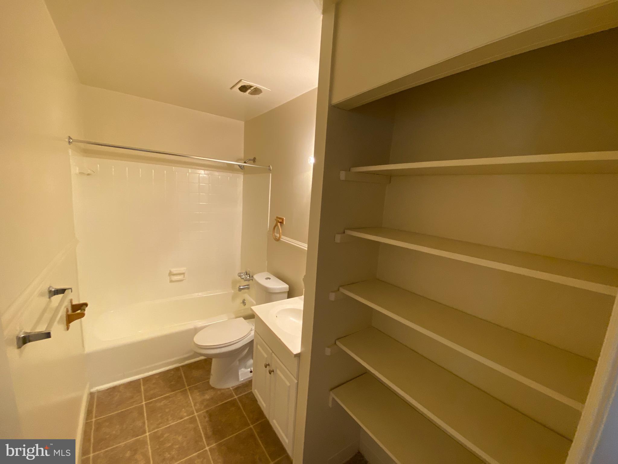 GEORGETOWN  VILLAGE - Residential Lease