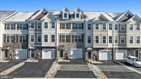 Townhouse For Sale - 84 Potomac Court<br/> Calvert County, PRINCE FREDERICK, MD 20678
