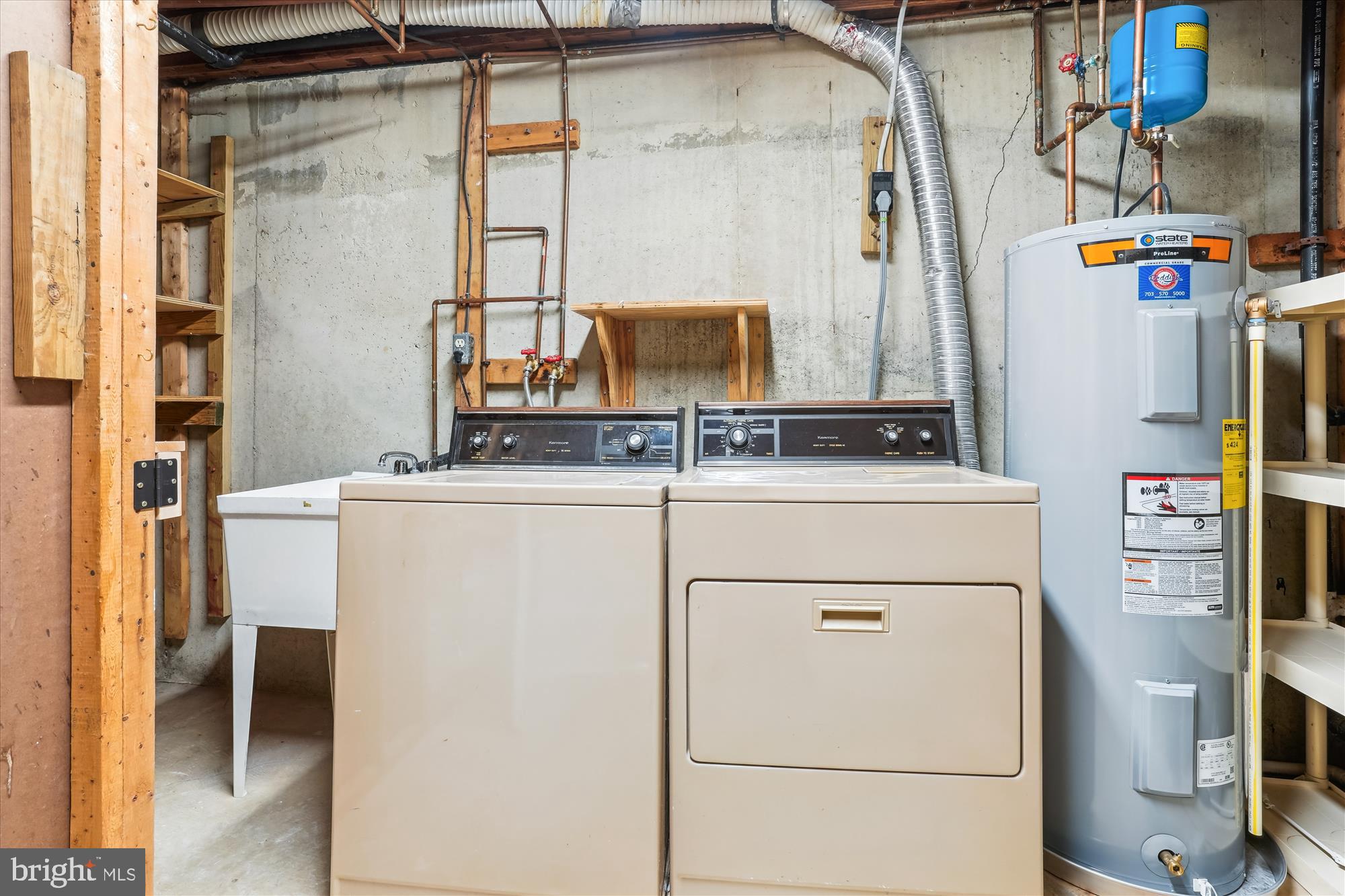 TOWNES OF MANCHESTER WOODS - Residential Lease