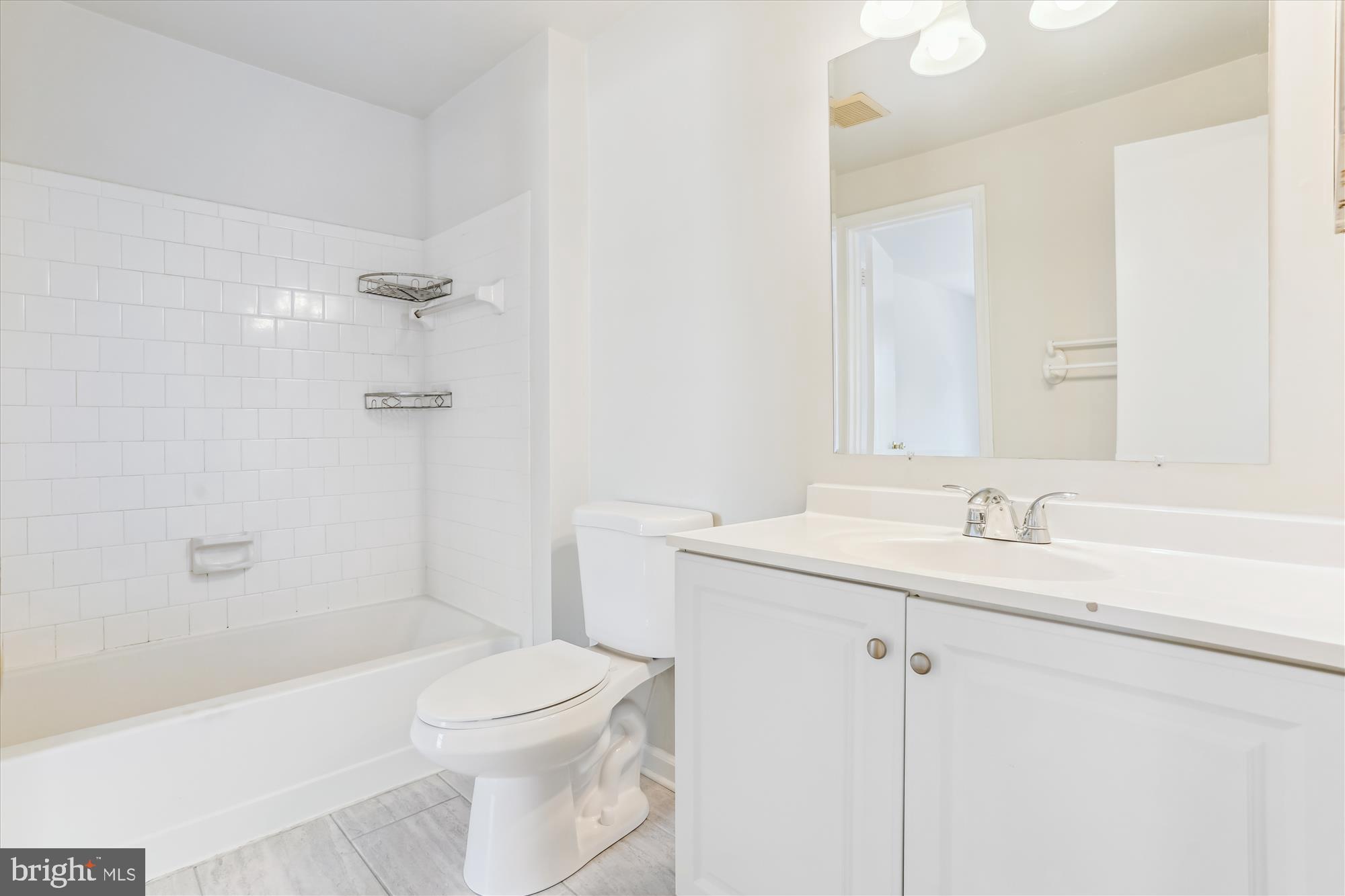 TOWNES OF MANCHESTER WOODS - Residential Lease