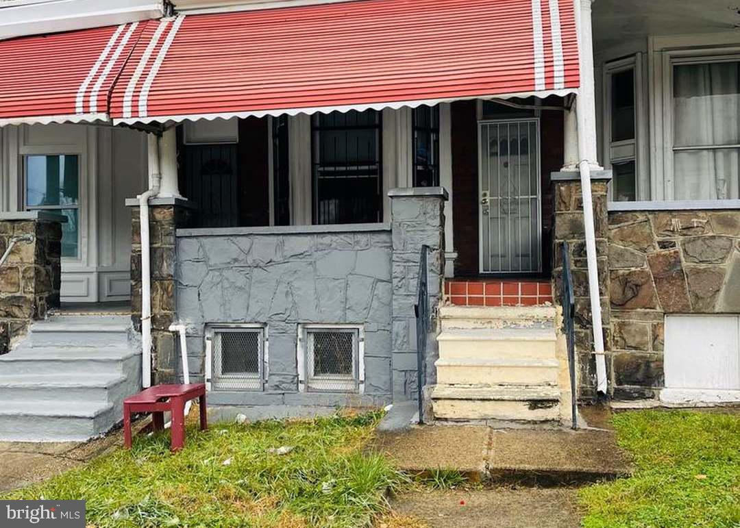 This 3BR 1BA is almost rent ready. New kitchen with stainless steel appliances. There is a leak in the back bedroom but overall shows very well. Property virtually staged. Sold strictly as is. Seller to do no repairs. Buyer to pay all closing including all transfer, doc and stamps. Deposit $3500.