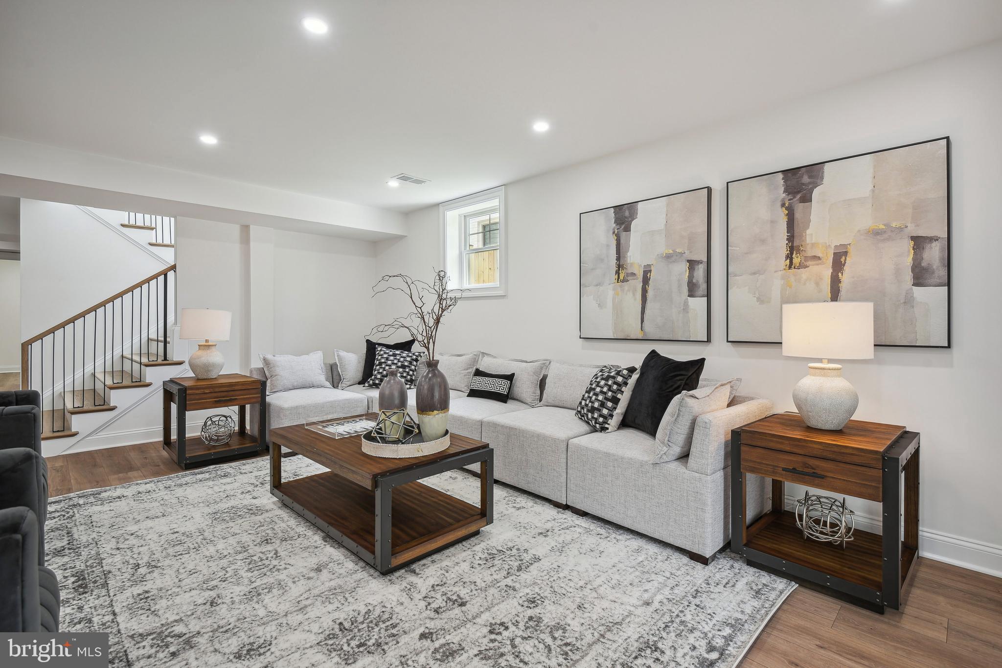 OVER LEE KNOLLS - Residential