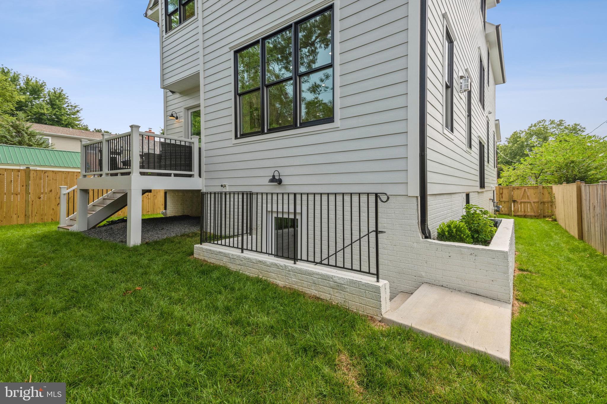 OVER LEE KNOLLS - Residential