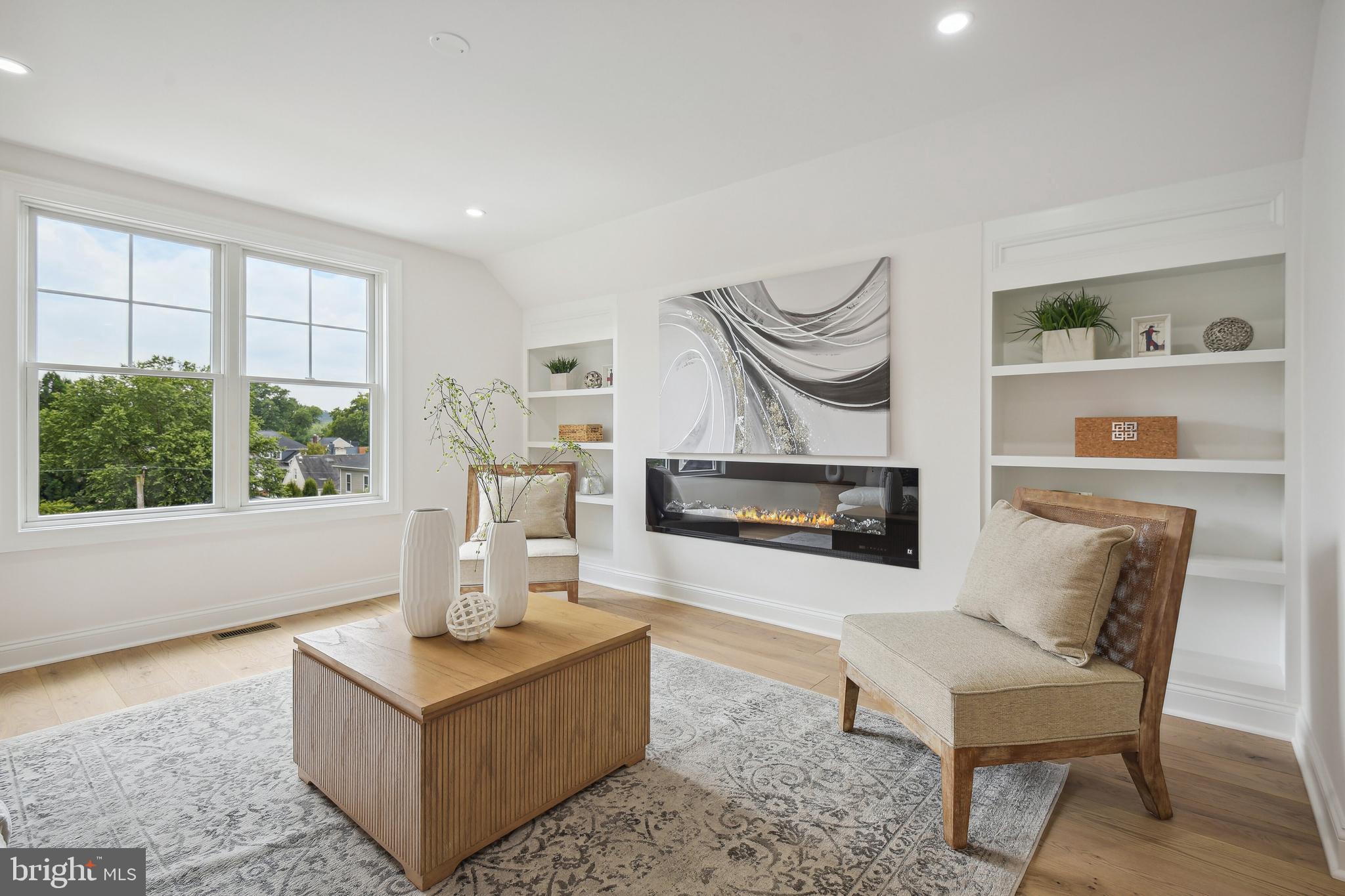 OVER LEE KNOLLS - Residential